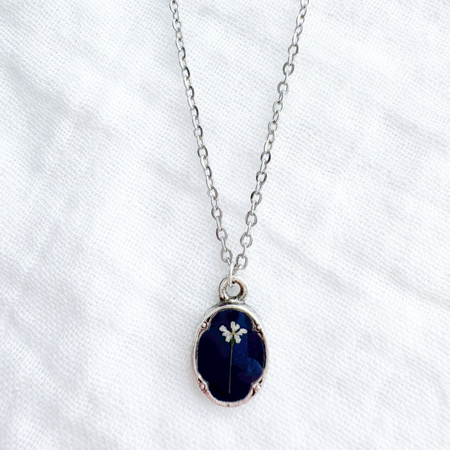 Céline Mini Ornate Pressed Flower Necklace | Silver