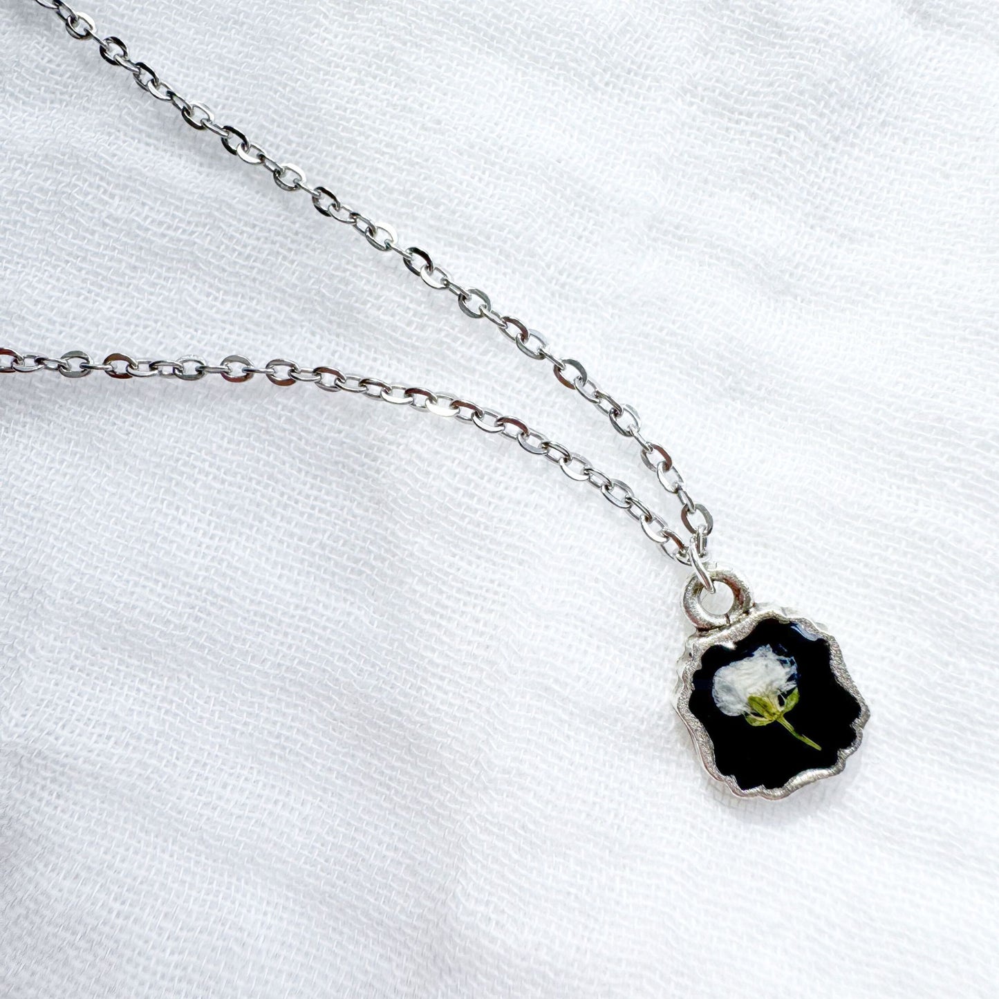 Céline Mini Frame Pressed Flower Necklace | Silver
