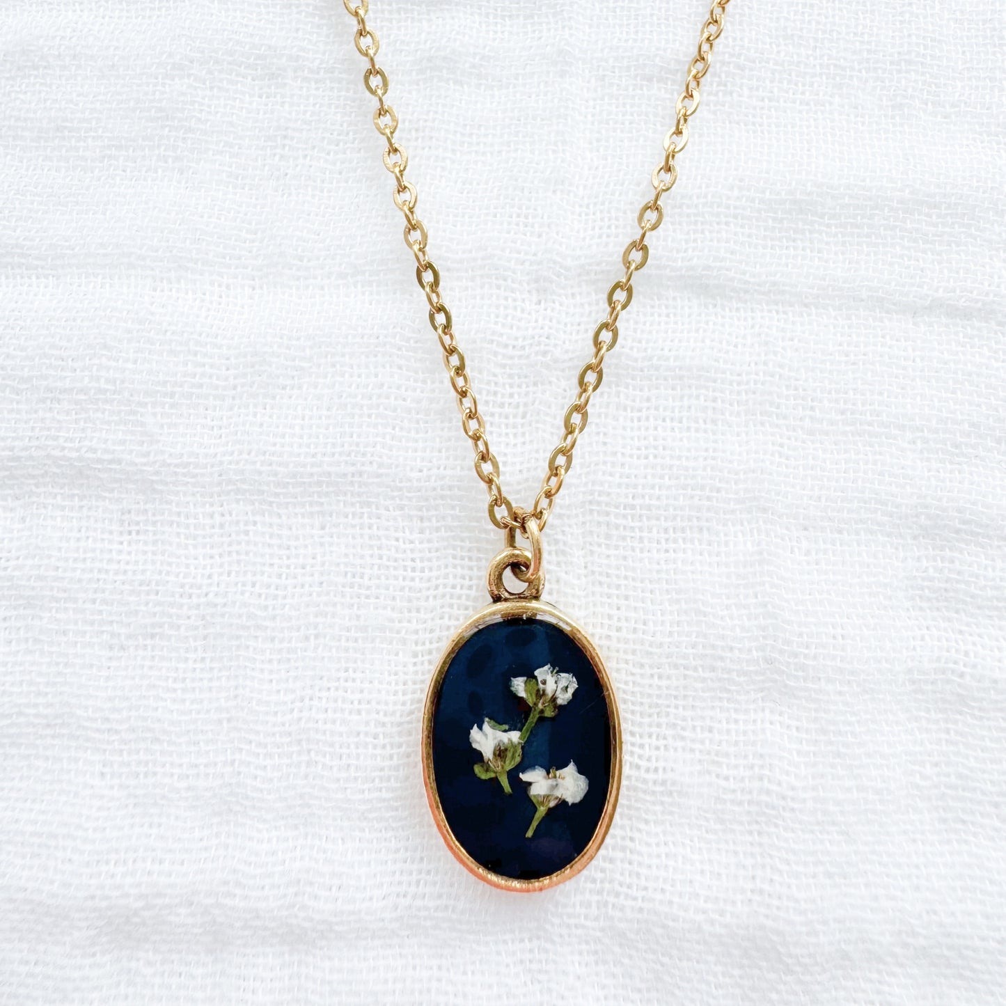 Céline Classic Oval Pressed Flower Necklace | Gold