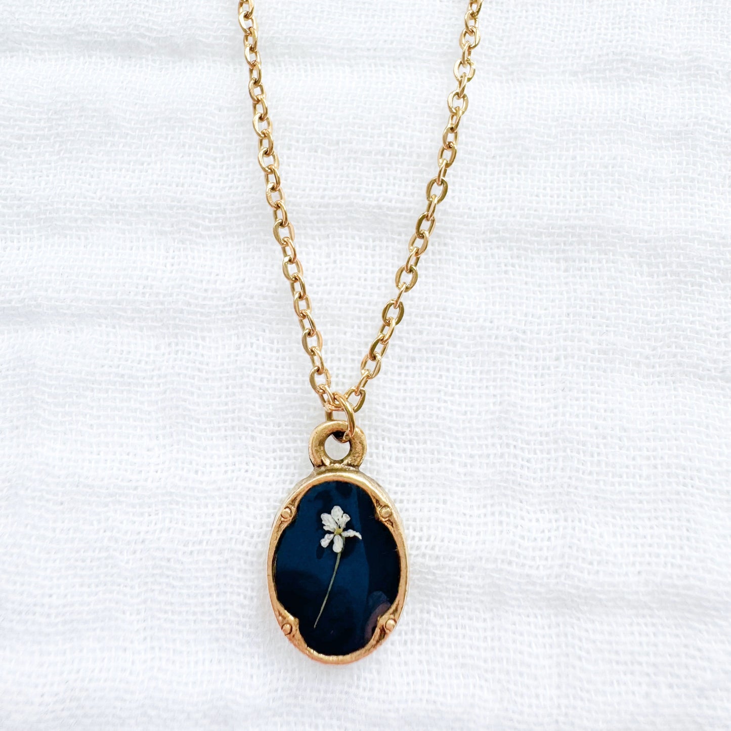 Céline Mini Ornate Pressed Flower Necklace | Gold