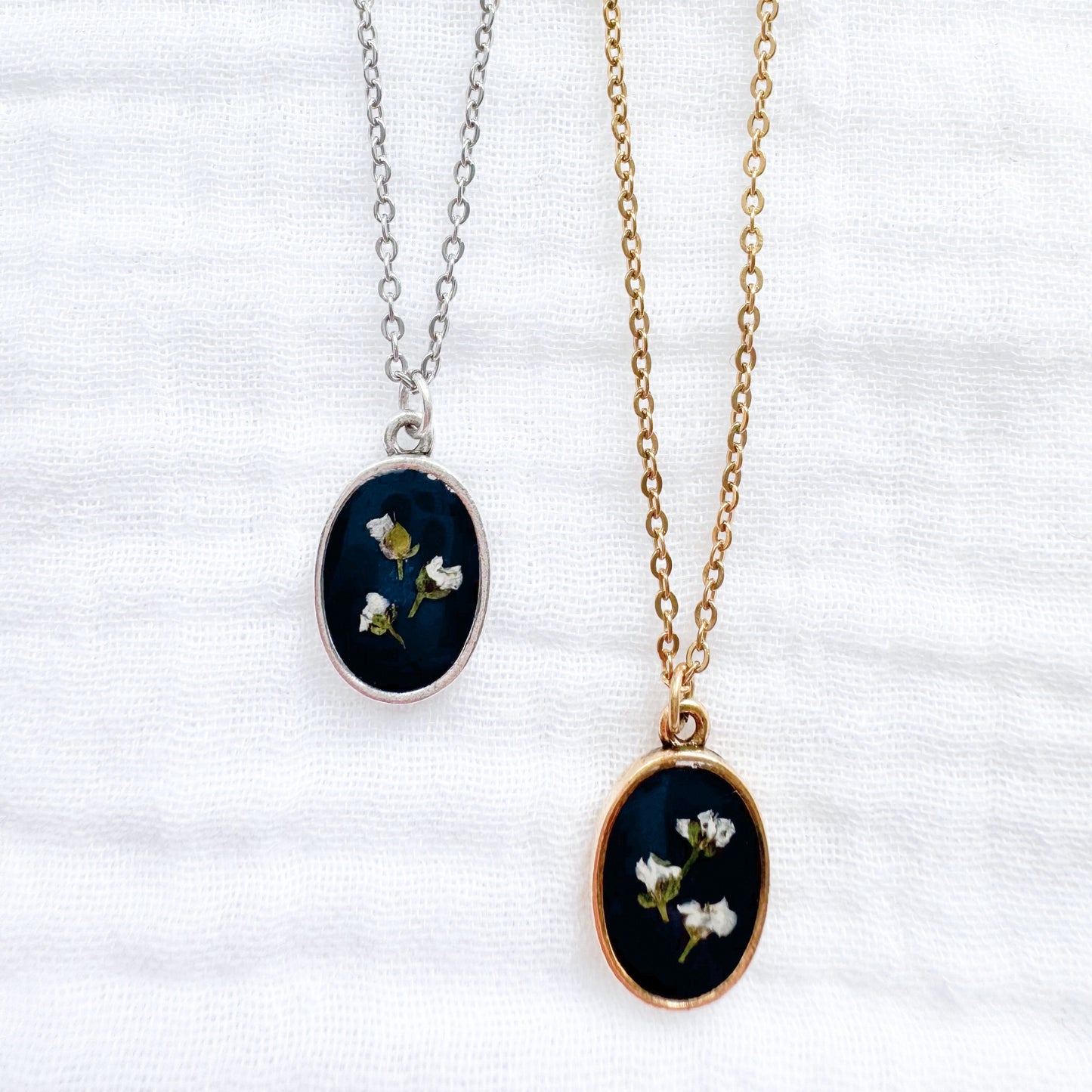 Céline Classic Oval Pressed Flower Necklace | Gold