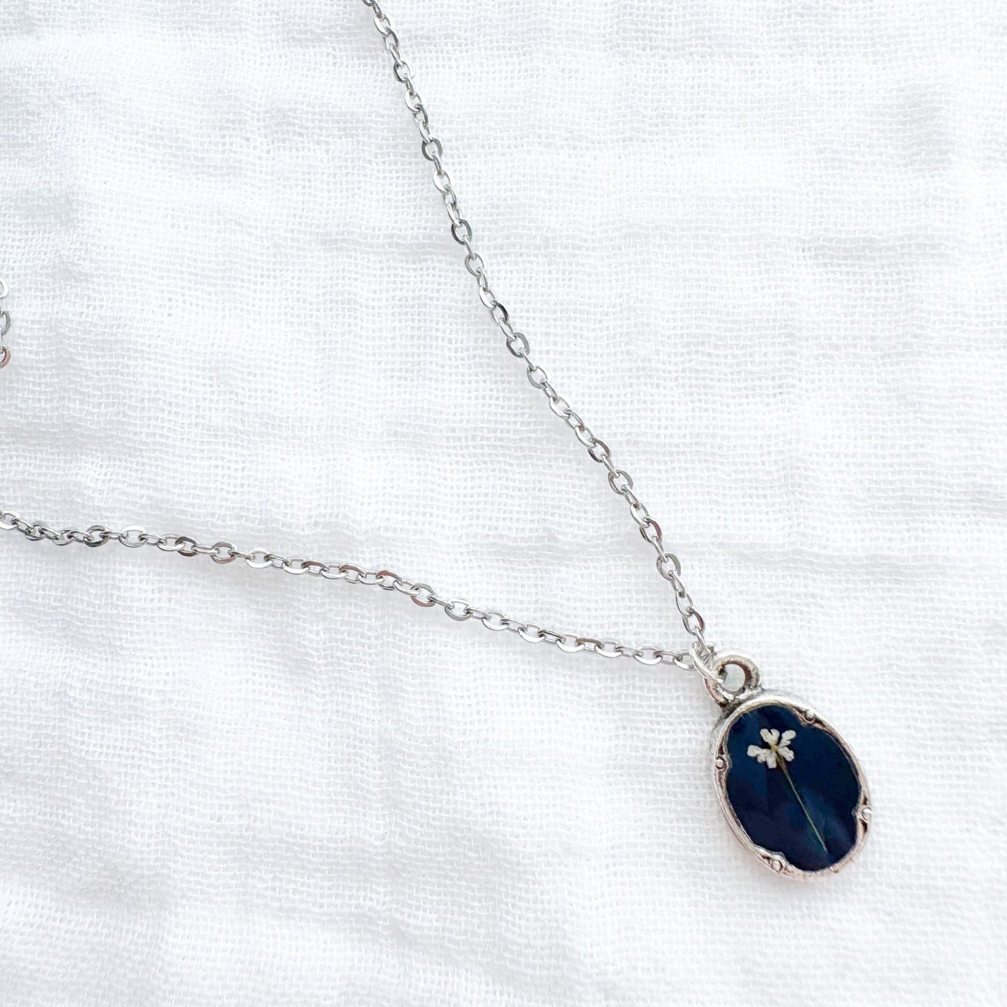 Céline Mini Ornate Pressed Flower Necklace | Silver