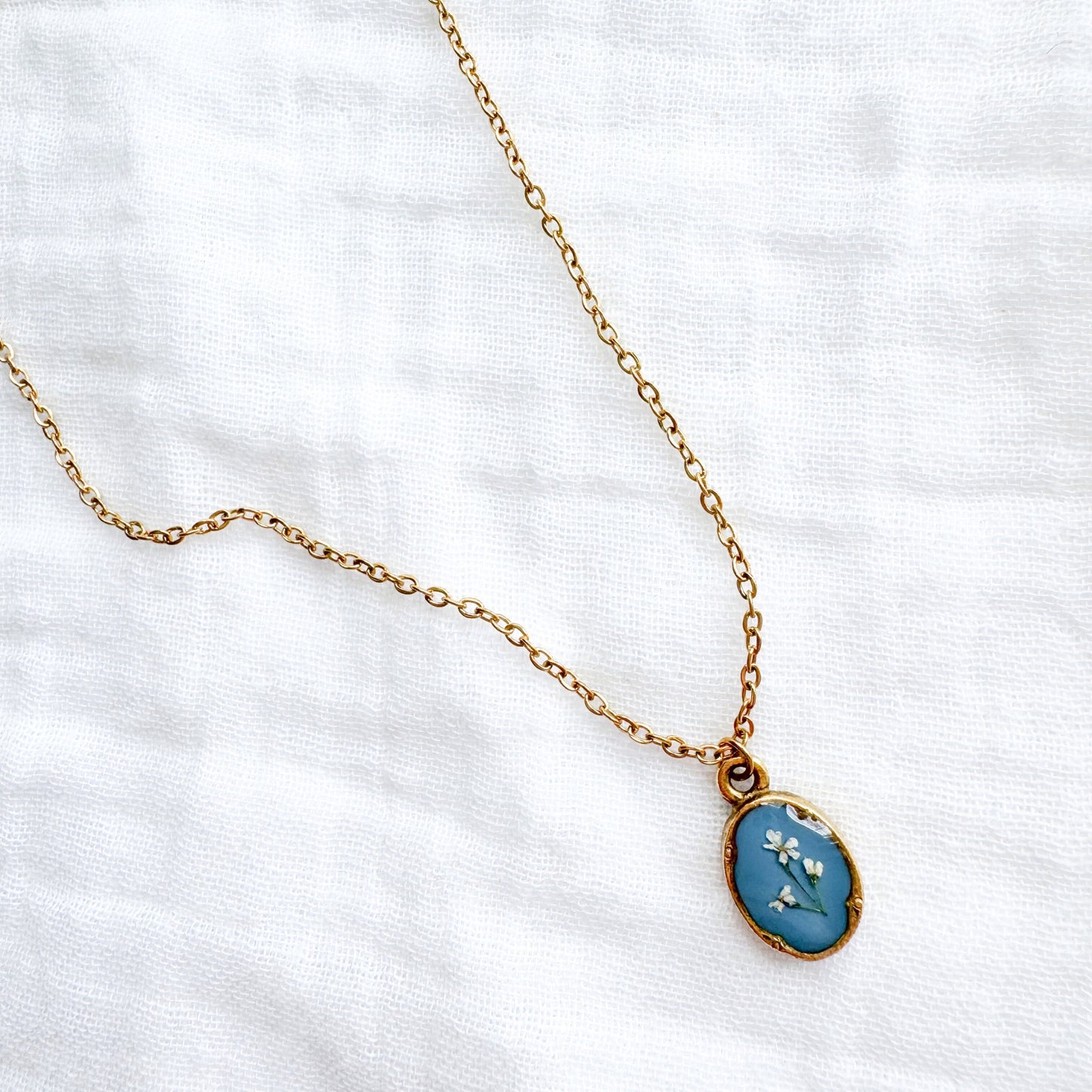 Chantelle Mini Ornate Pressed Flower Necklace | Gold