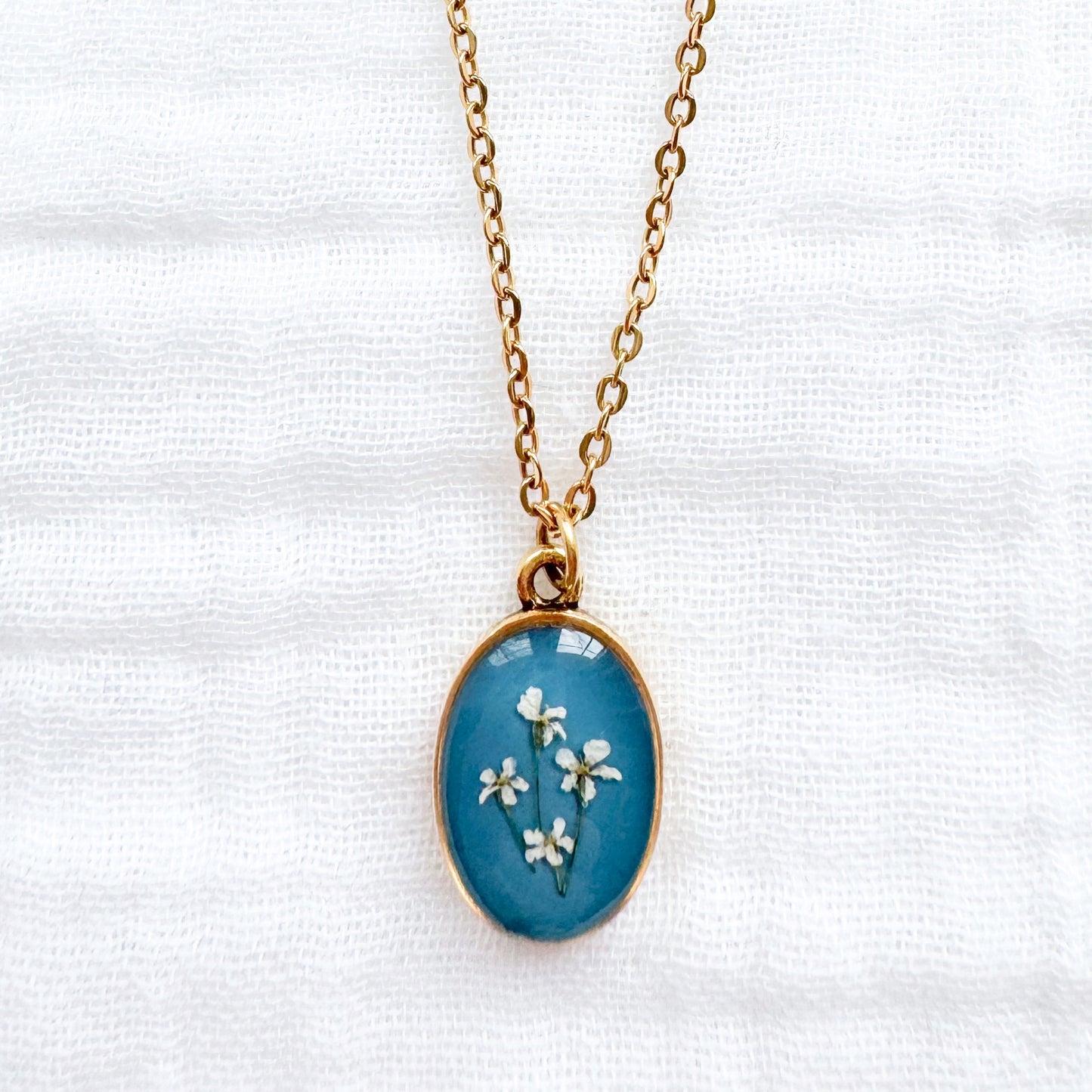 Chantelle Classic Oval Pressed Flower Necklace | Gold