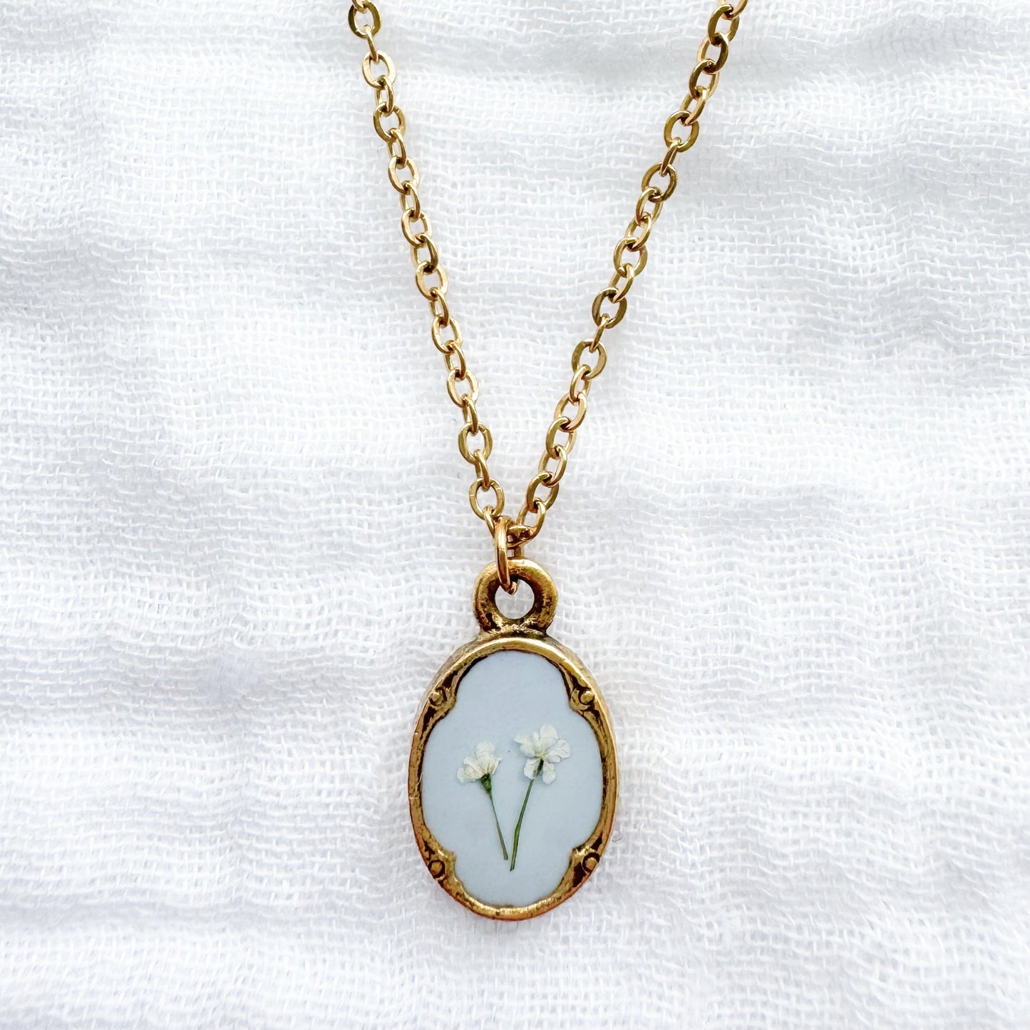 Dorothy Mini Ornate Pressed Flower Necklace | Gold