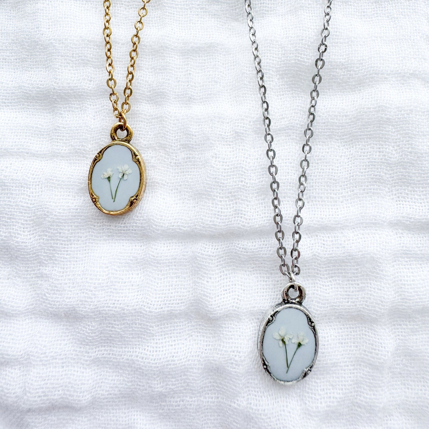 Dorothy Mini Ornate Pressed Flower Necklace | Gold