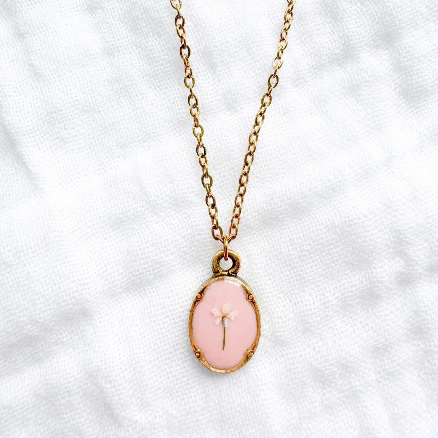 Elisa Mini Ornate Pressed Flower Necklace | Gold