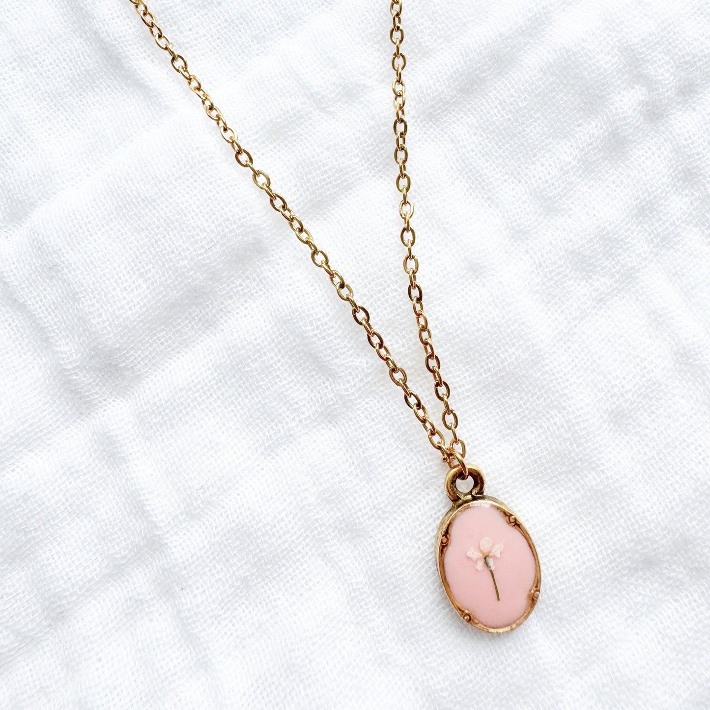 Elisa Mini Ornate Pressed Flower Necklace | Gold