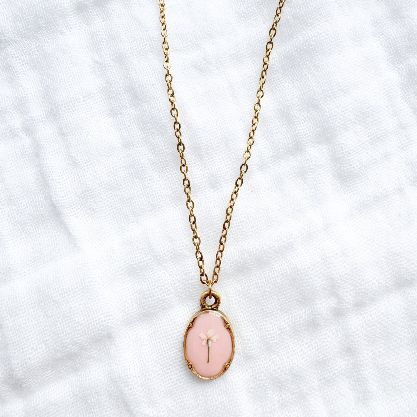 Elisa Mini Ornate Pressed Flower Necklace | Gold