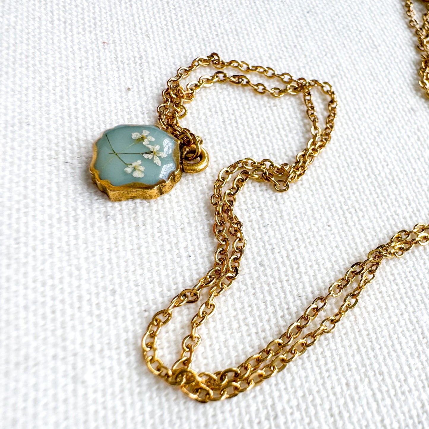 Eloise Pressed Flower Necklace | Gold