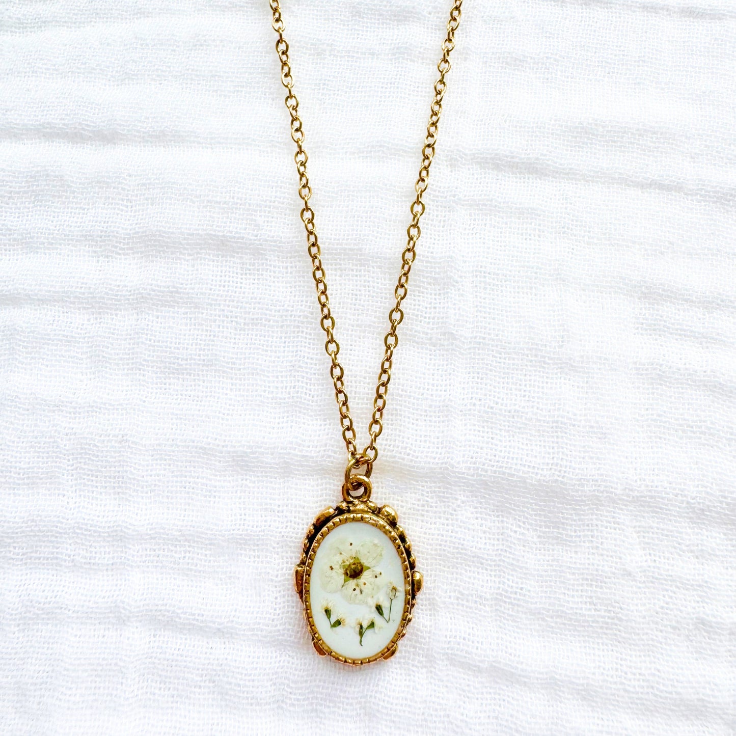 Elsa Ornate Pressed Flower Necklace | Gold