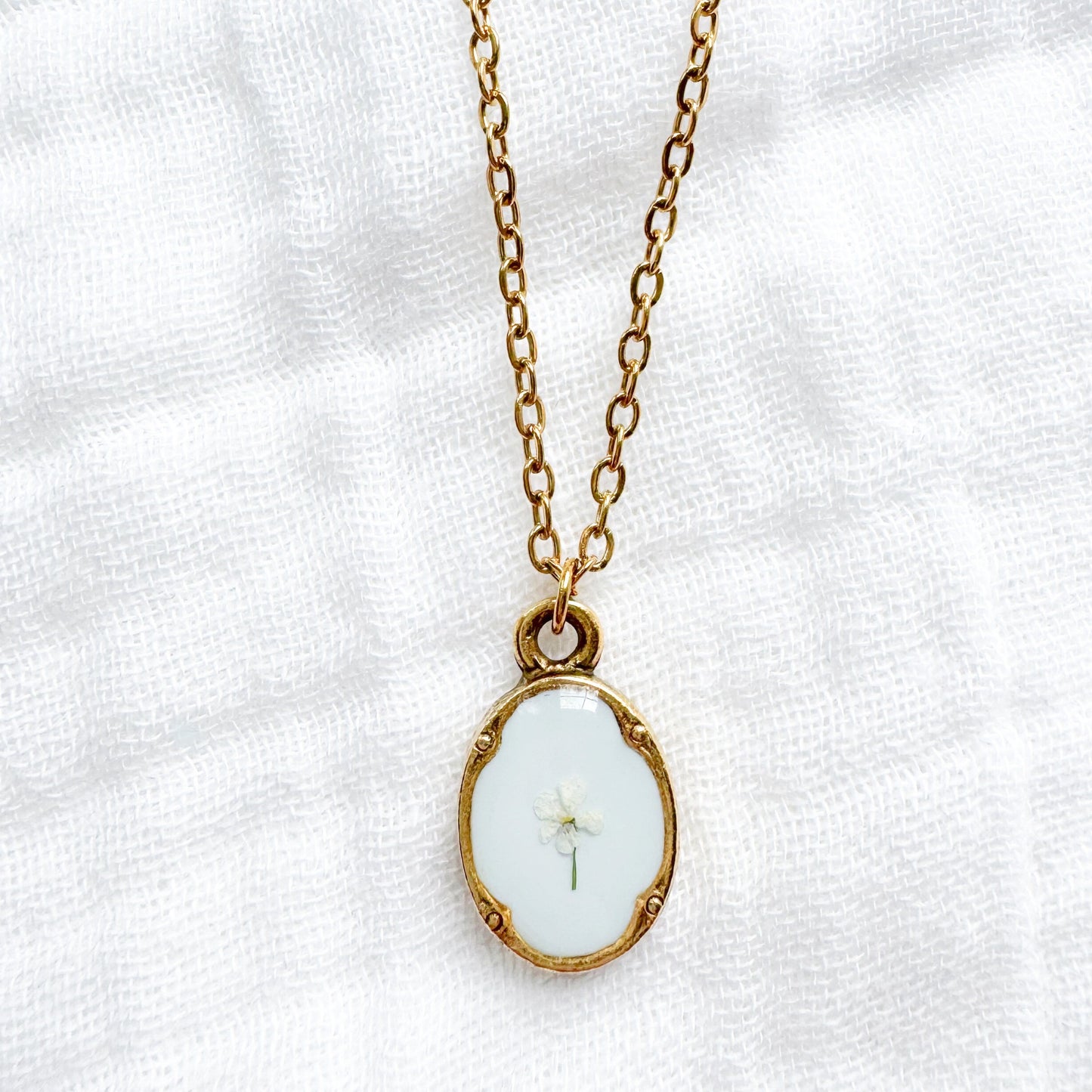Erica Mini Ornate Pressed Flower Necklace | Gold