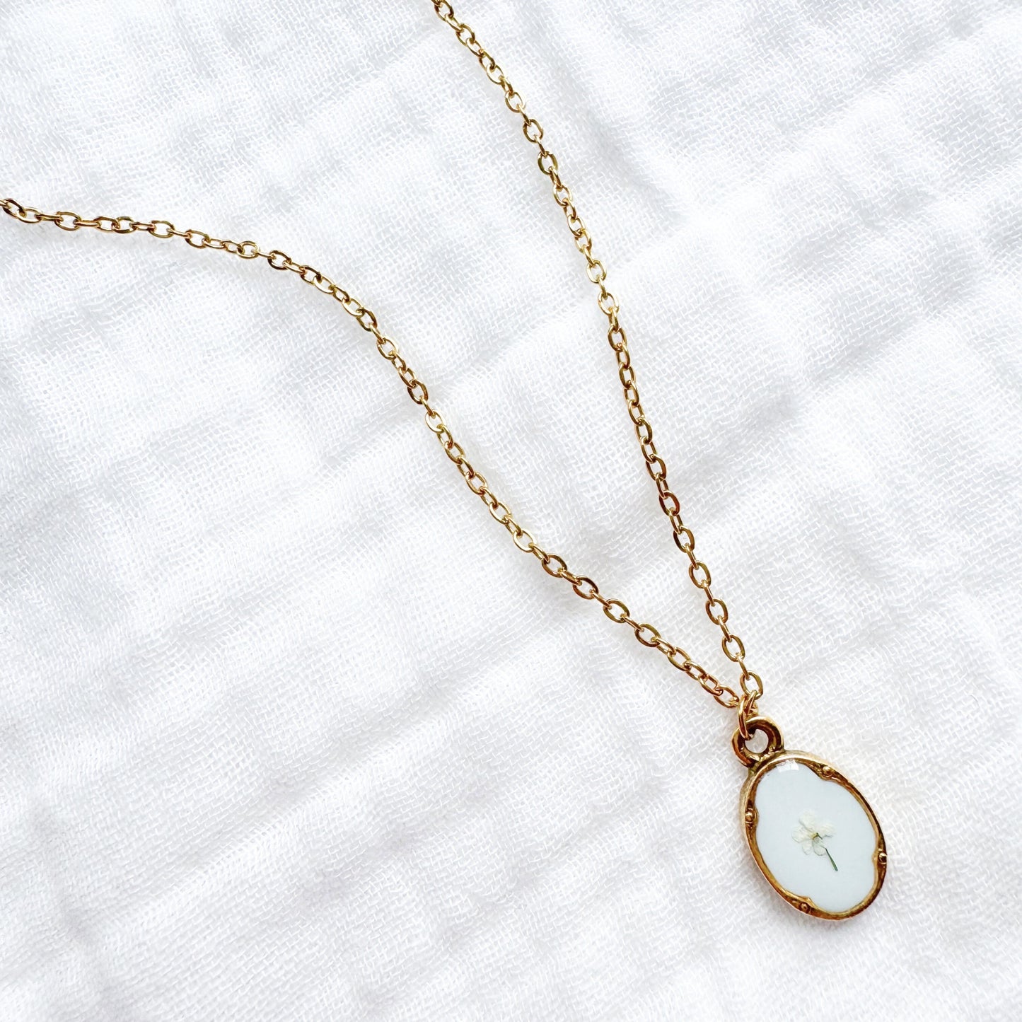 Erica Mini Ornate Pressed Flower Necklace | Gold