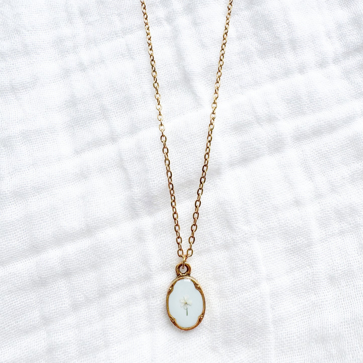 Erica Mini Ornate Pressed Flower Necklace | Gold