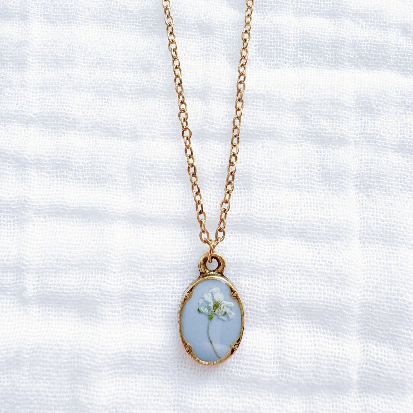 Geneviève Mini Ornate Pressed Flower Necklace | Gold