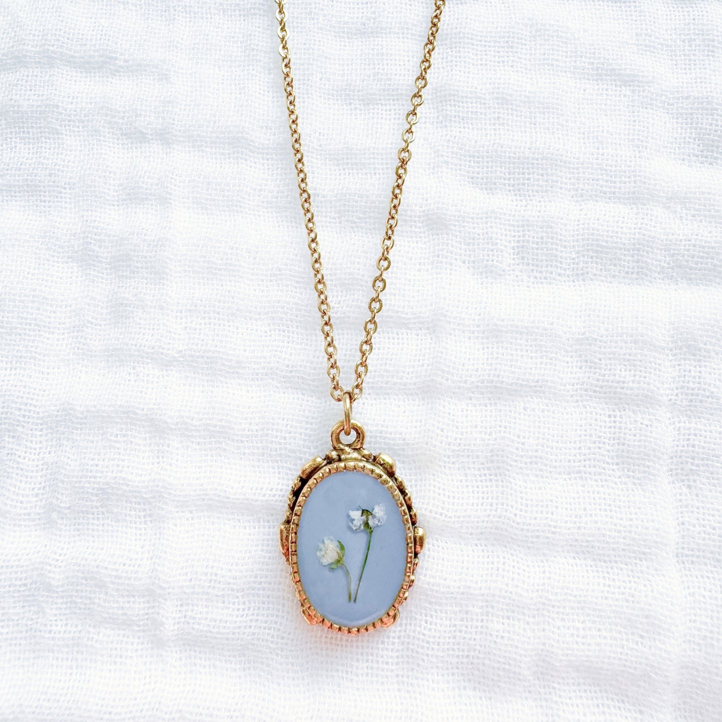 Geneviève Ornate Pressed Flower Necklace | Gold