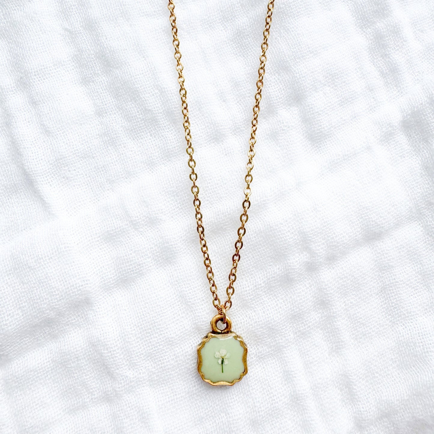 Heather Mini Frame Pressed Flower Necklace | Gold