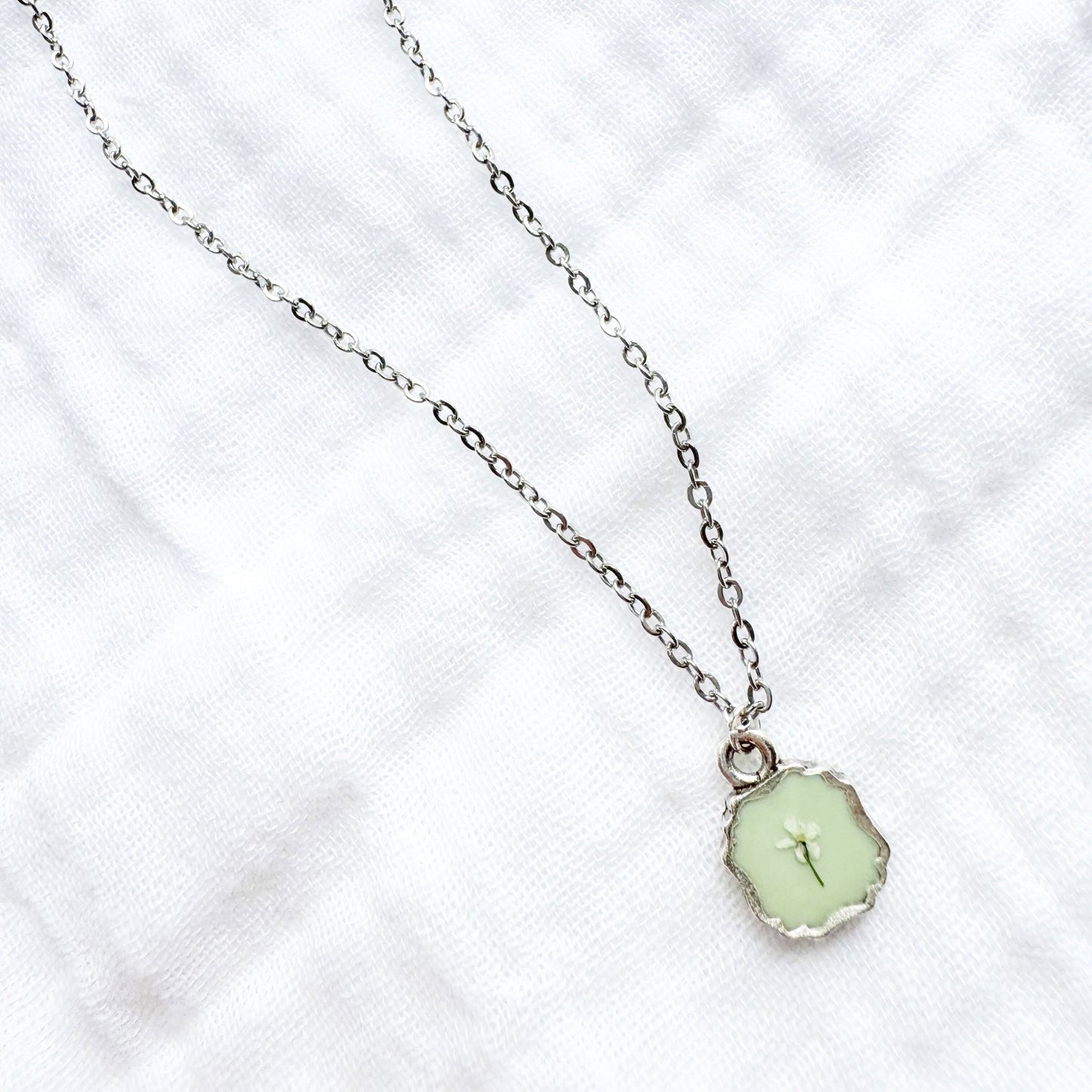 Heather Mini Frame Pressed Flower Necklace | Silver