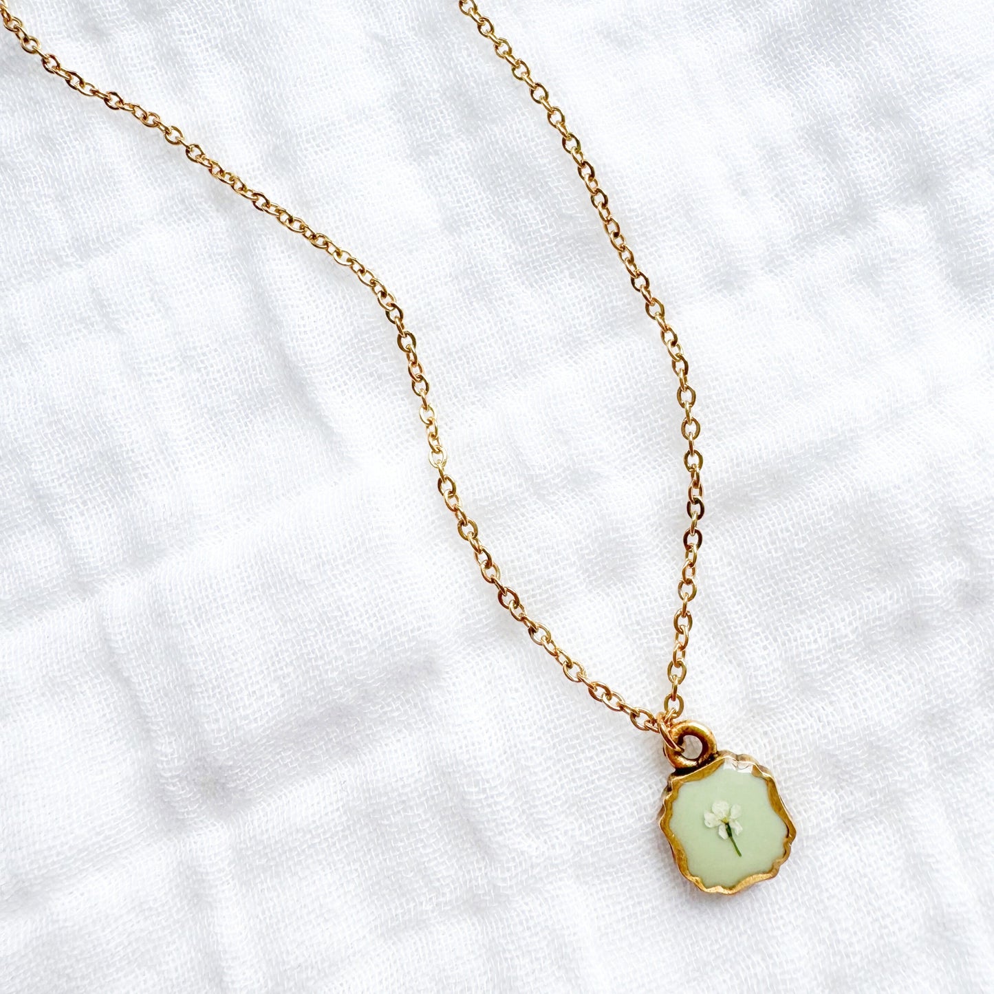 Heather Mini Frame Pressed Flower Necklace | Gold
