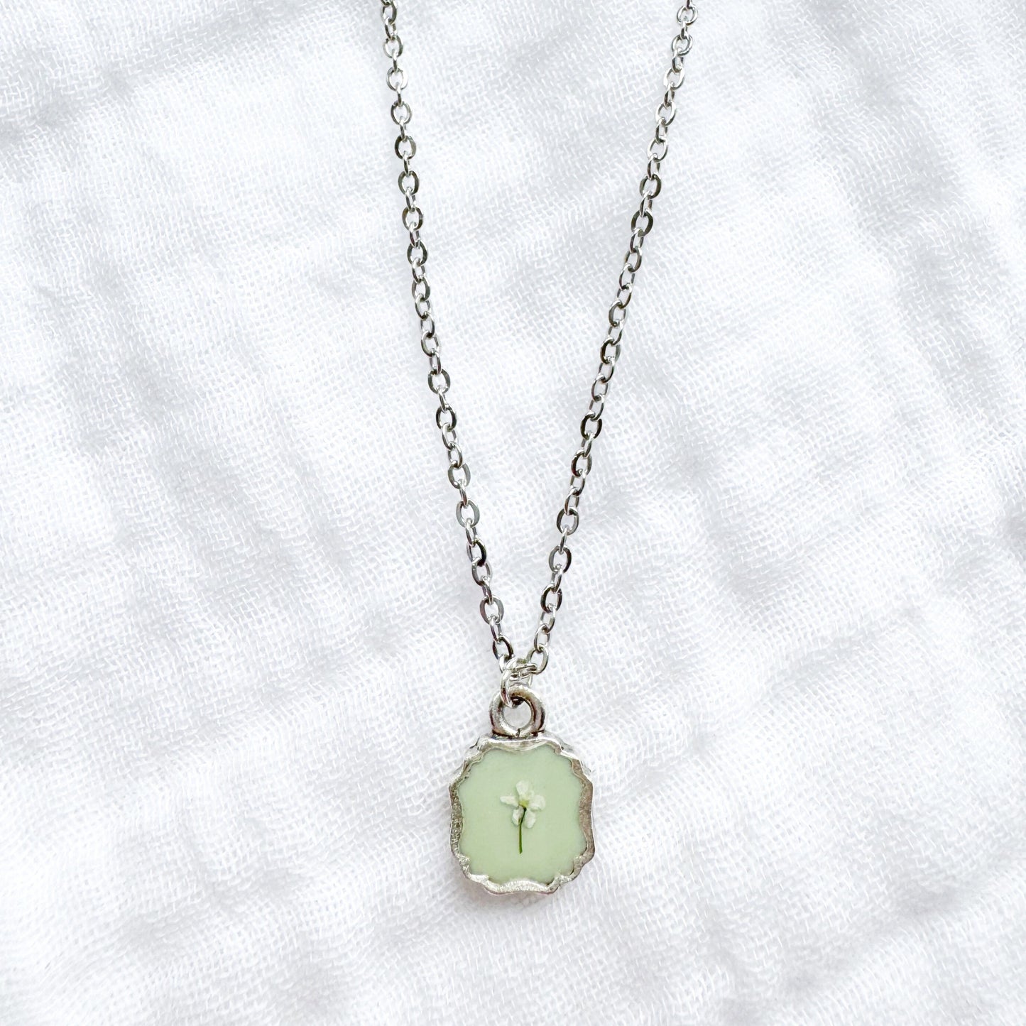 Heather Mini Frame Pressed Flower Necklace | Silver
