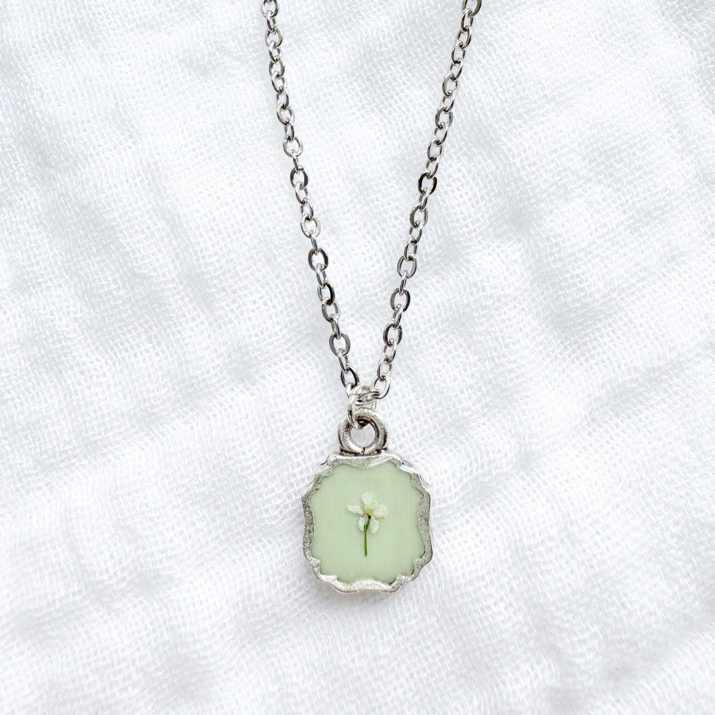 Heather Mini Frame Pressed Flower Necklace | Silver