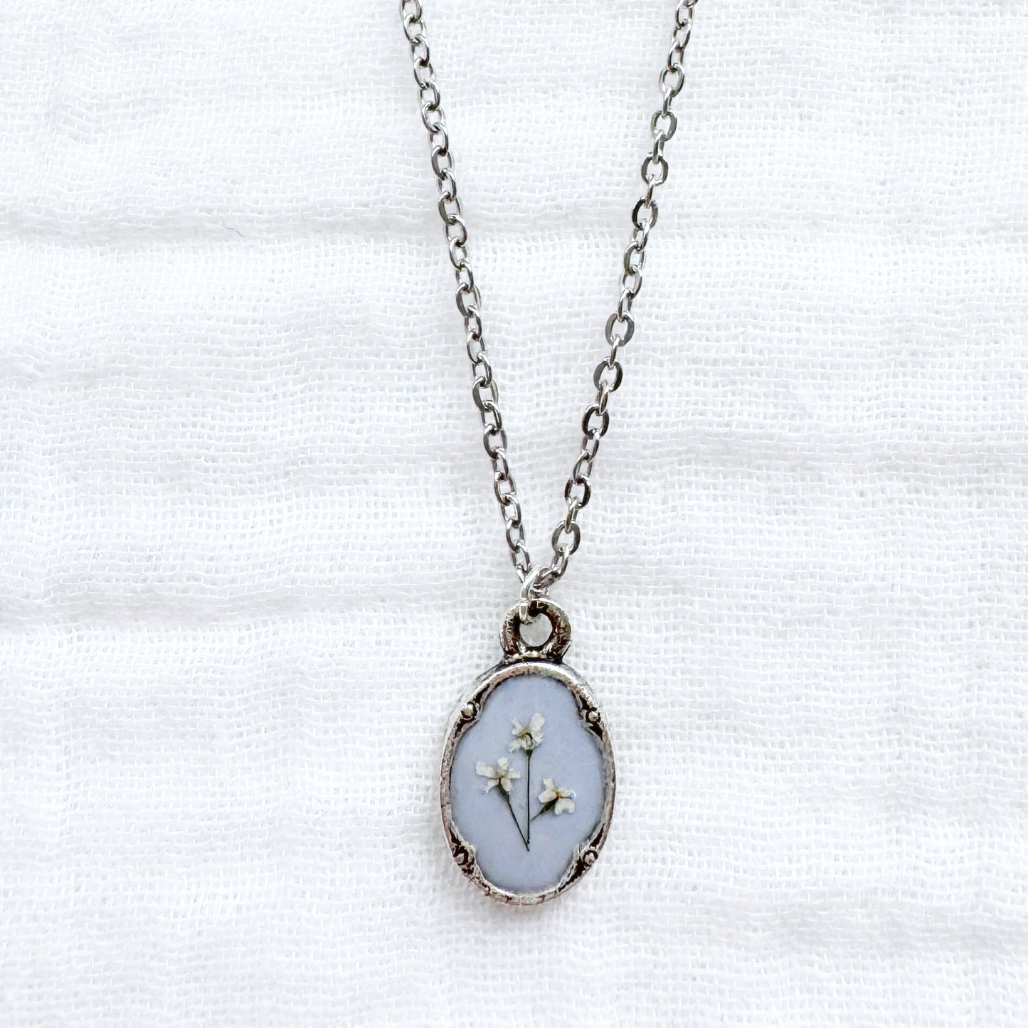 Hollee Mini Ornate Pressed Flower Necklace | Silver