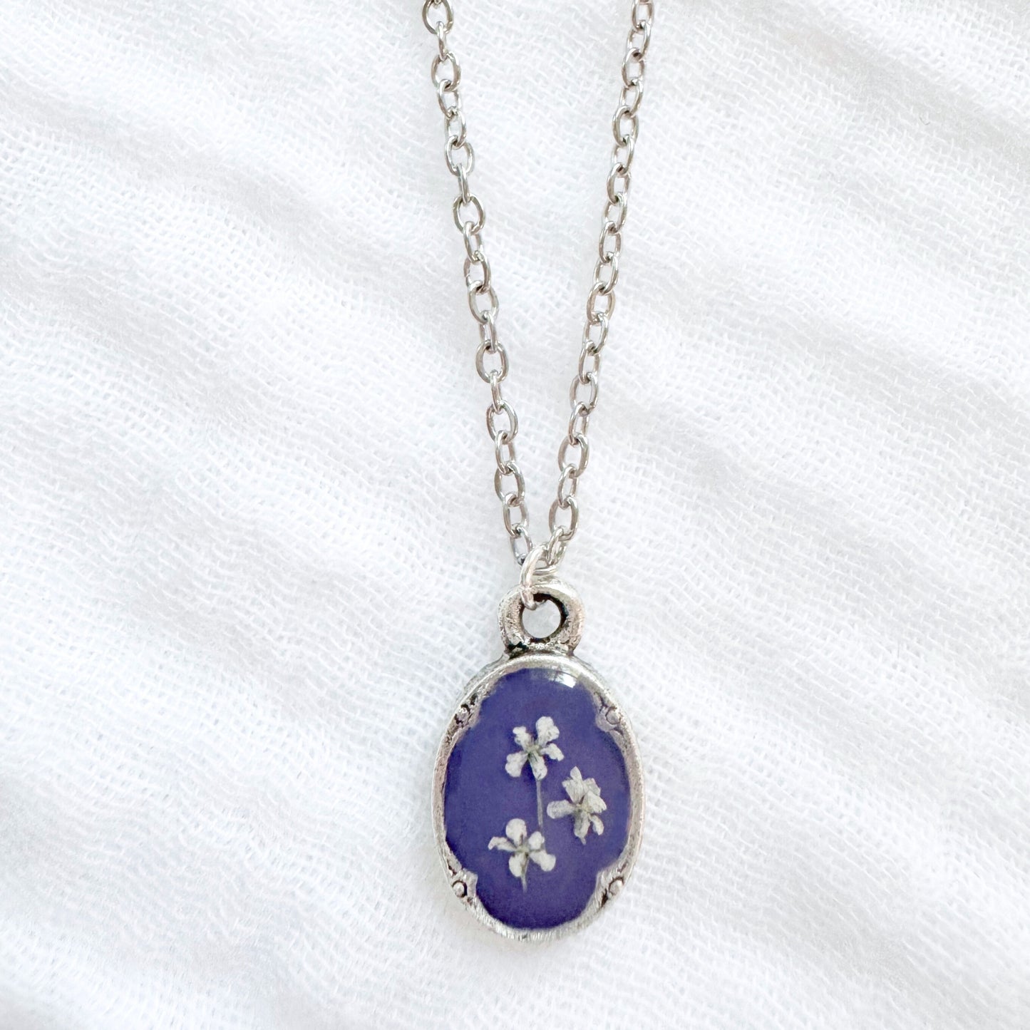 Iris Mini Ornate Pressed Flower Necklace | Silver