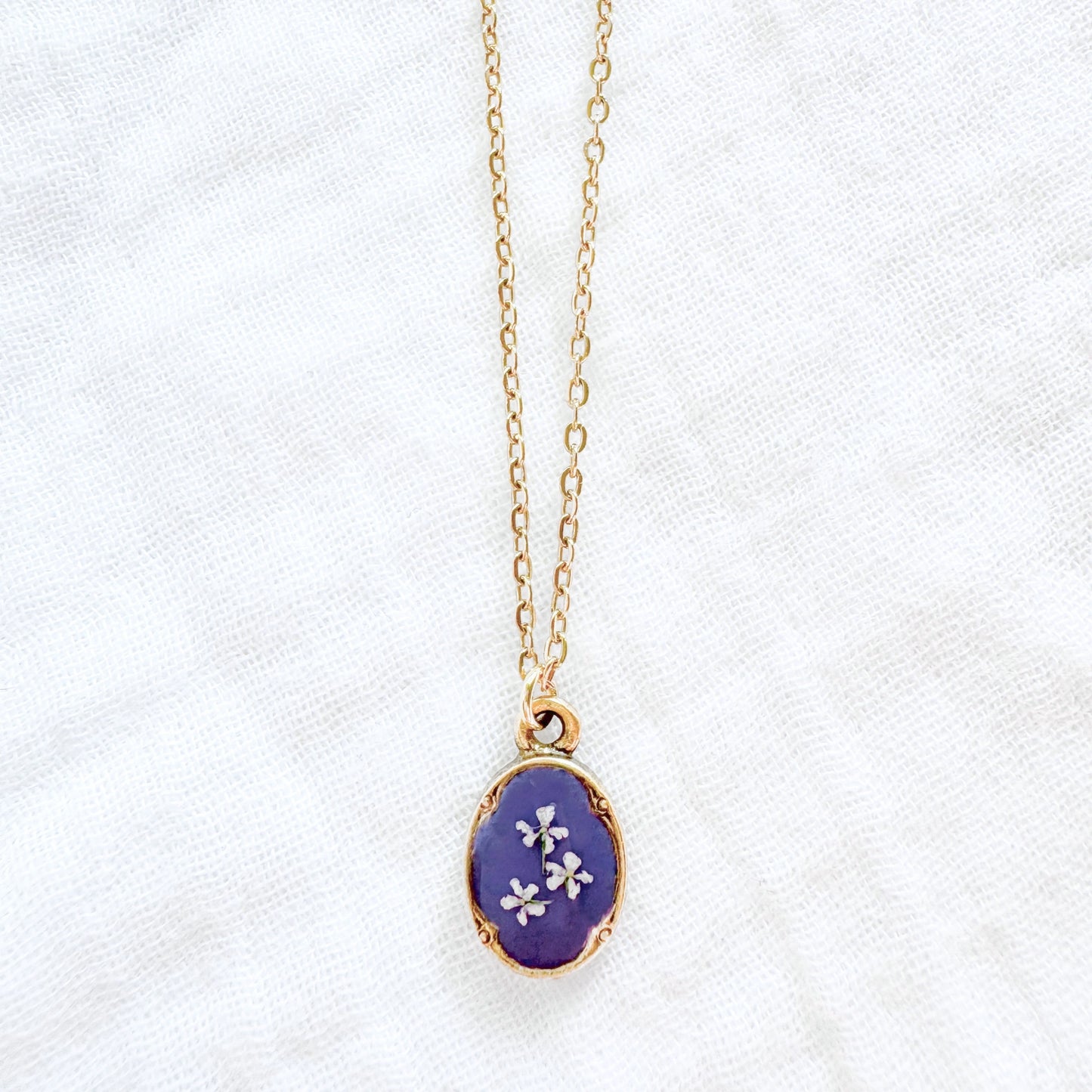 Iris Mini Ornate Pressed Flower Necklace | Gold