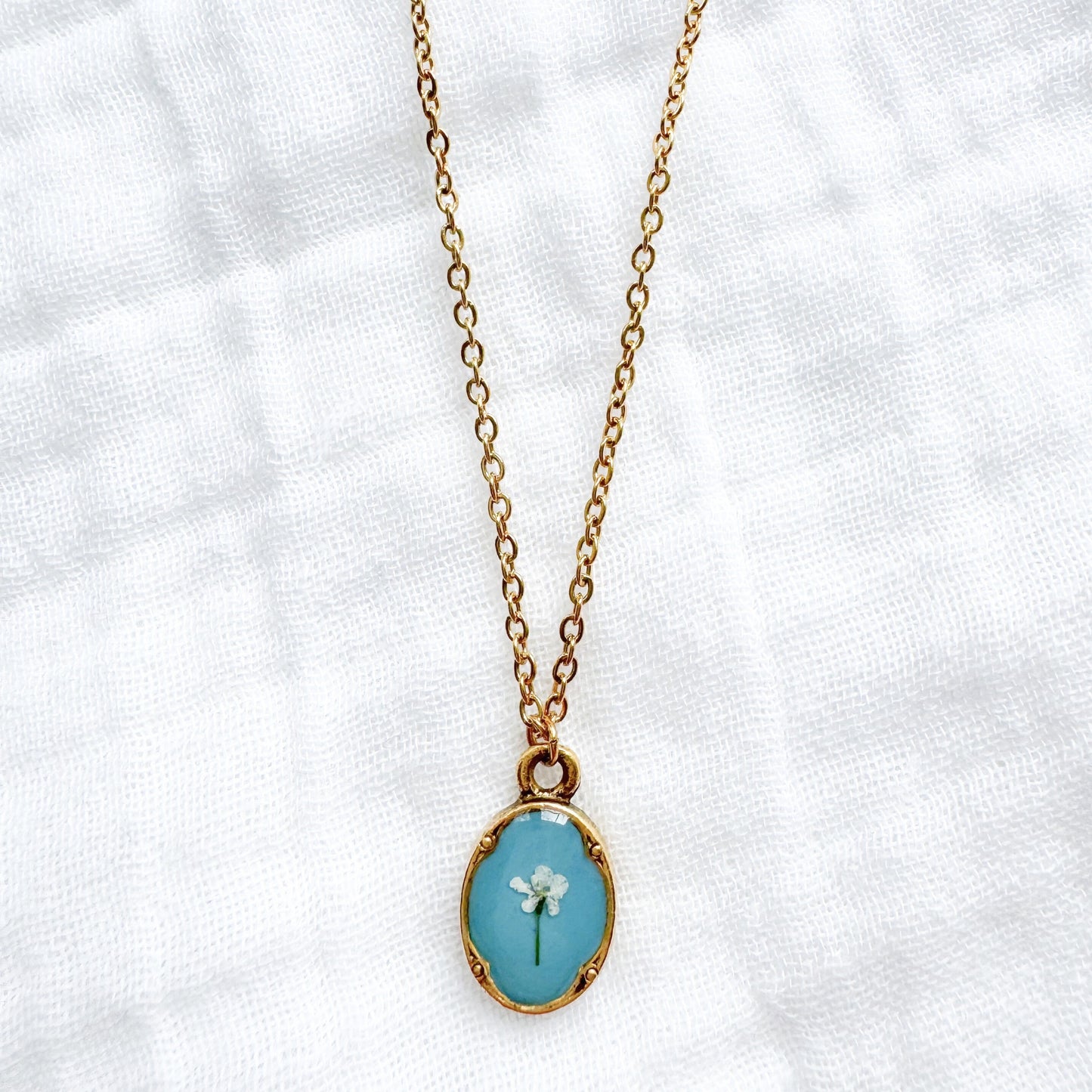 Jasmine Mini Ornate Pressed Flower Necklace | Gold