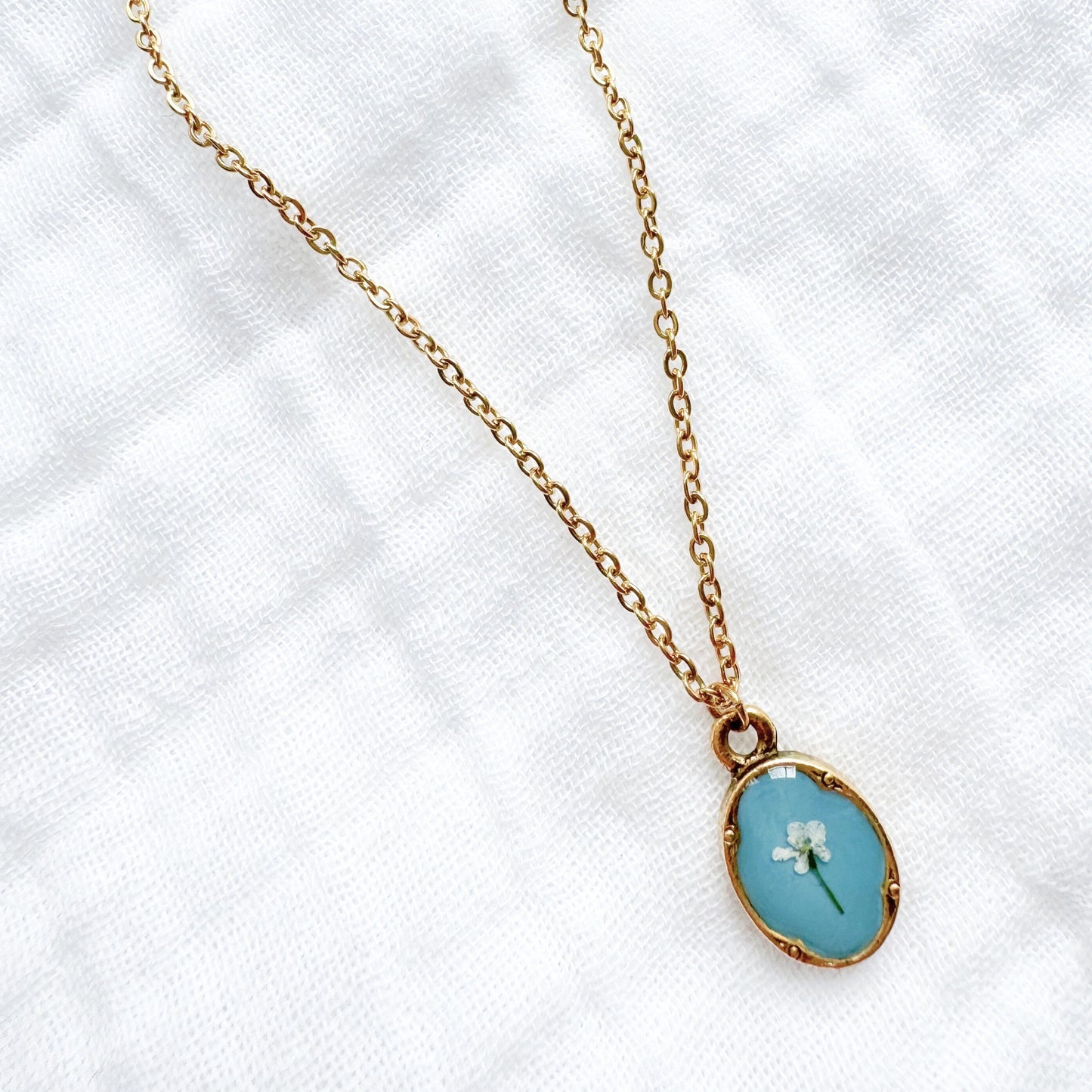 Jasmine Mini Ornate Pressed Flower Necklace | Gold