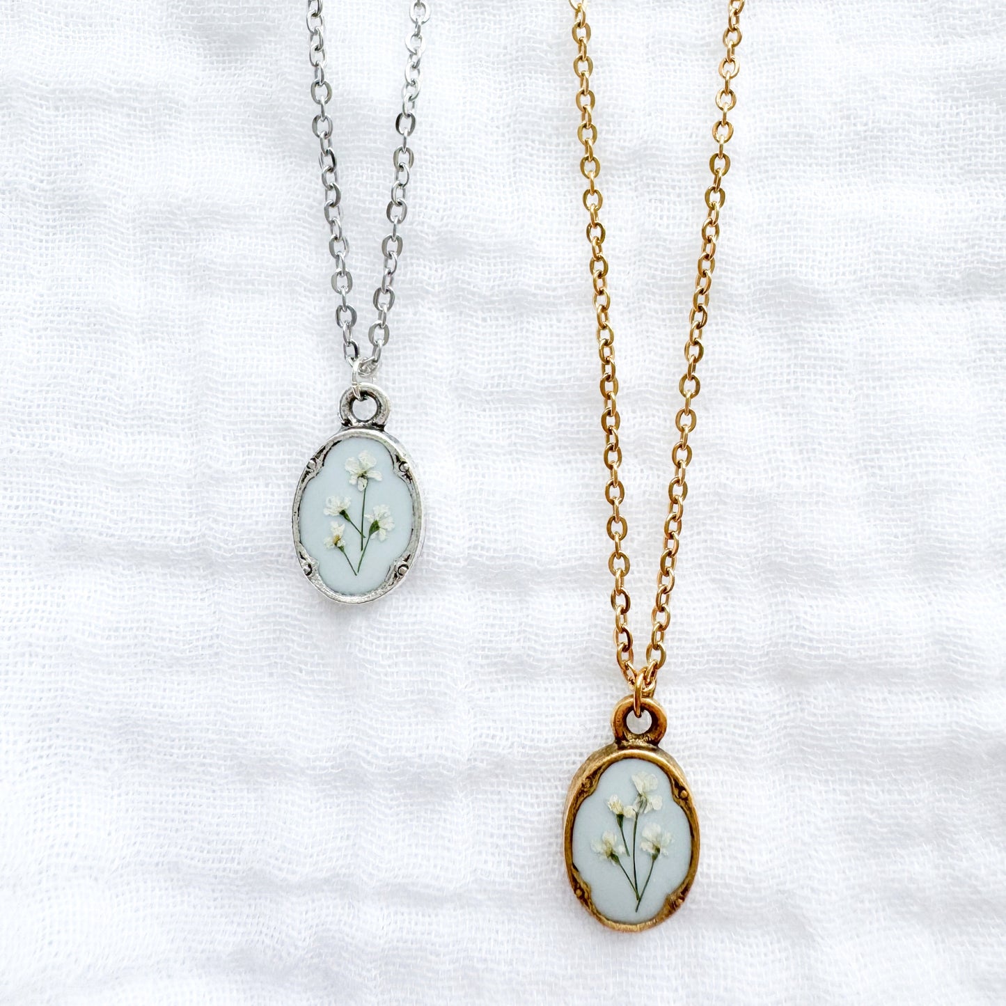 Laurence Mini Ornate Pressed Flower Necklace | Gold