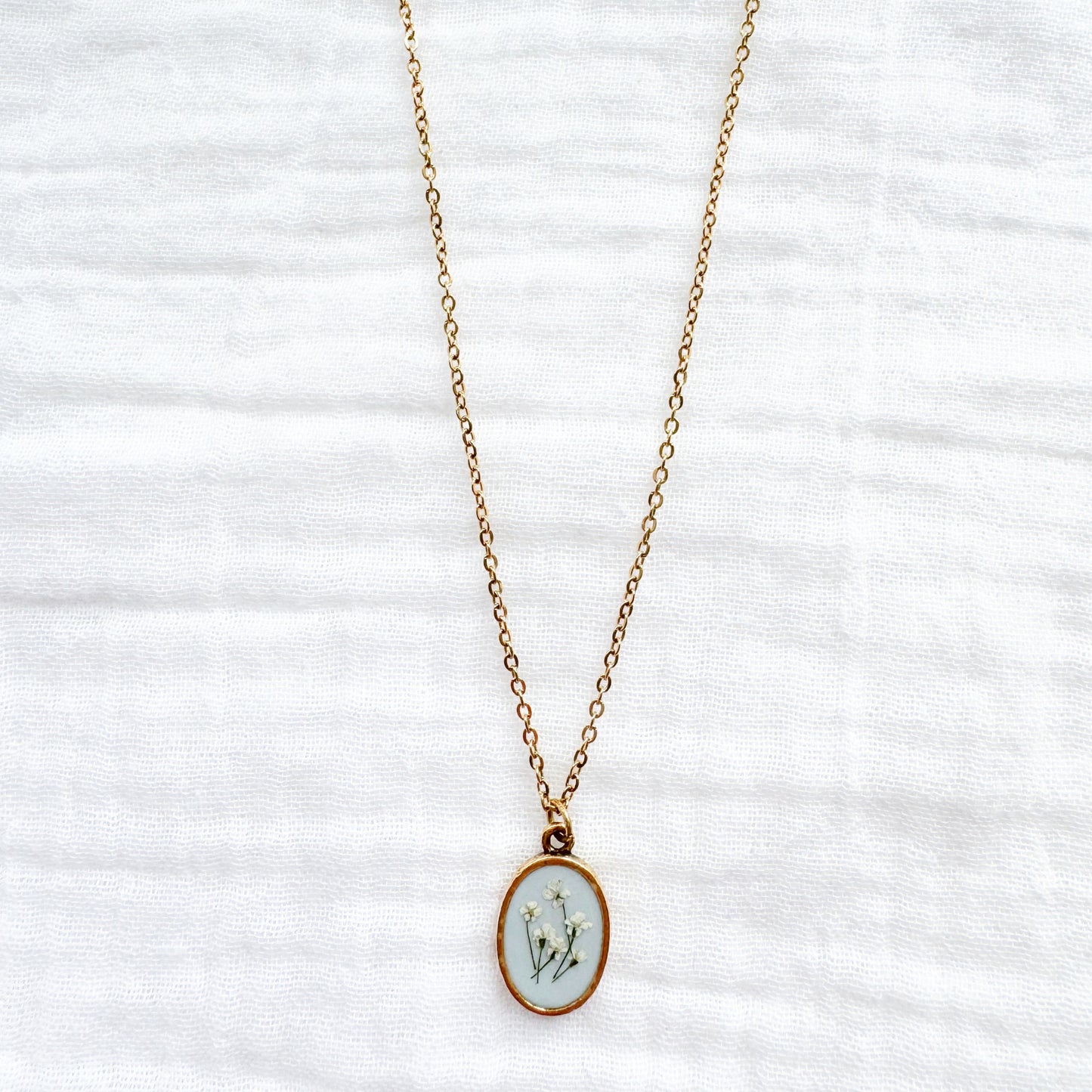 Laurence Classic Oval Pressed Flower Necklace | Gold