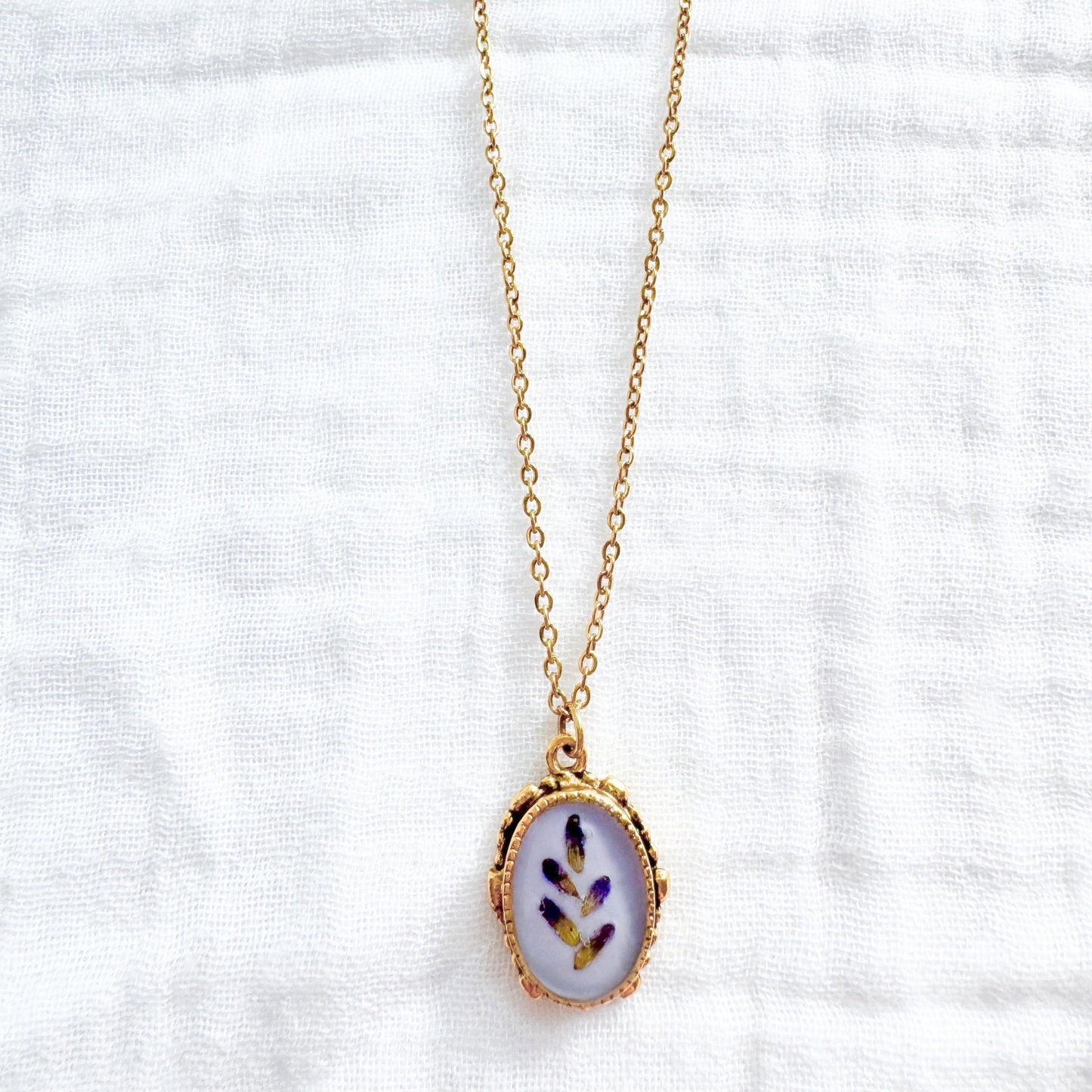 Lavender Buds Ornate Pressed Flower Necklace | Gold