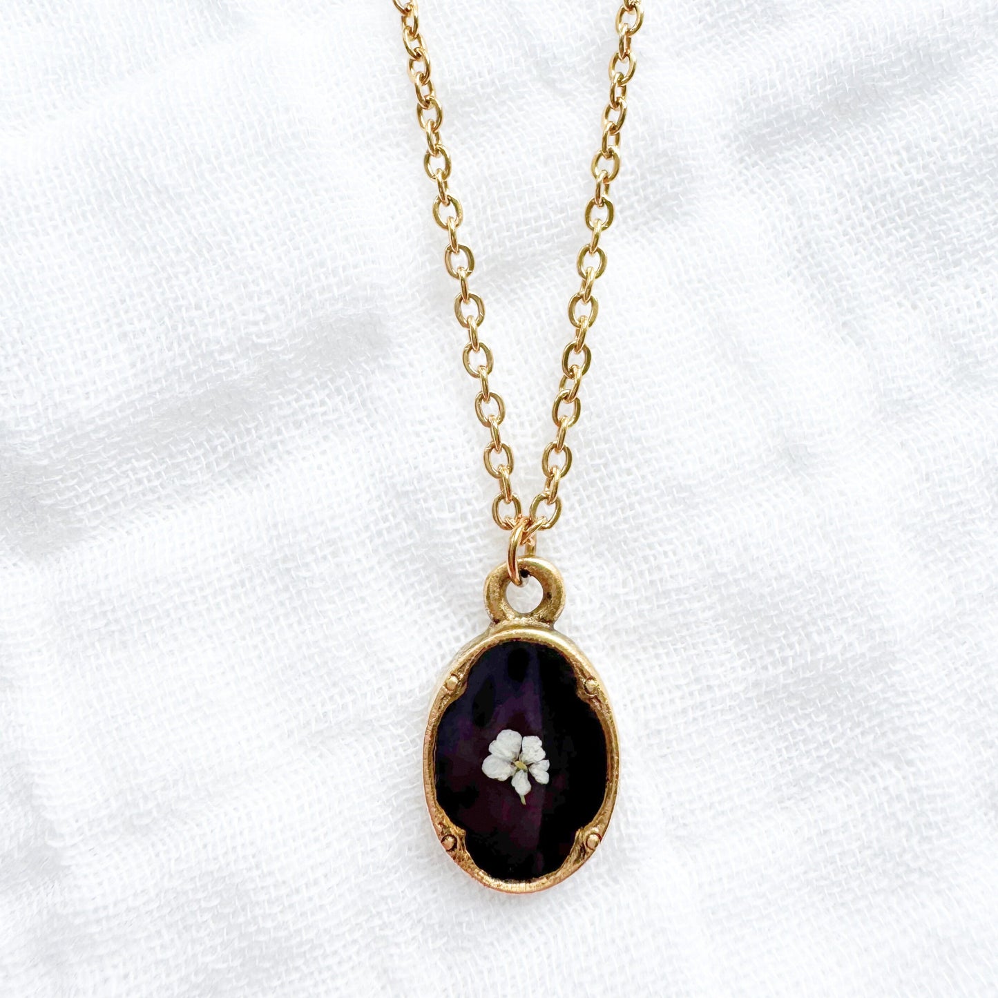 Lynn Mini Ornate Pressed Flower Necklace | Gold