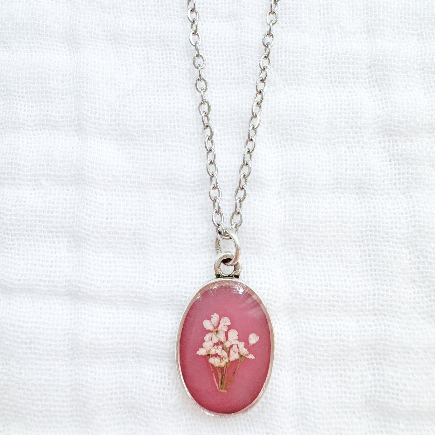 Rosie Classic Oval Pressed Flower Necklace | Silver