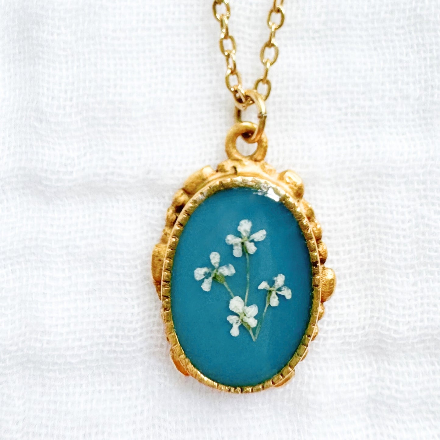 Natalie Ornate Pressed Flower Necklace | Gold