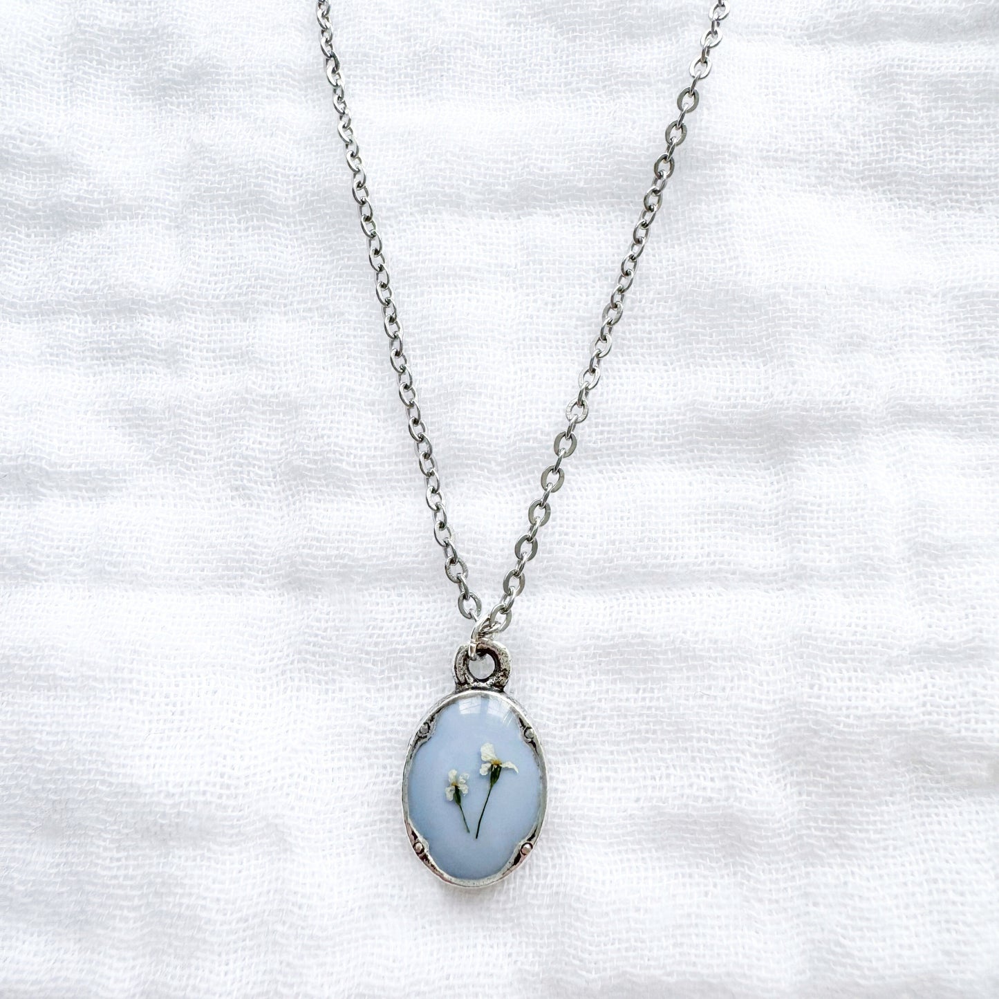 Olivia Mini Ornate Pressed Flower Necklace | Silver