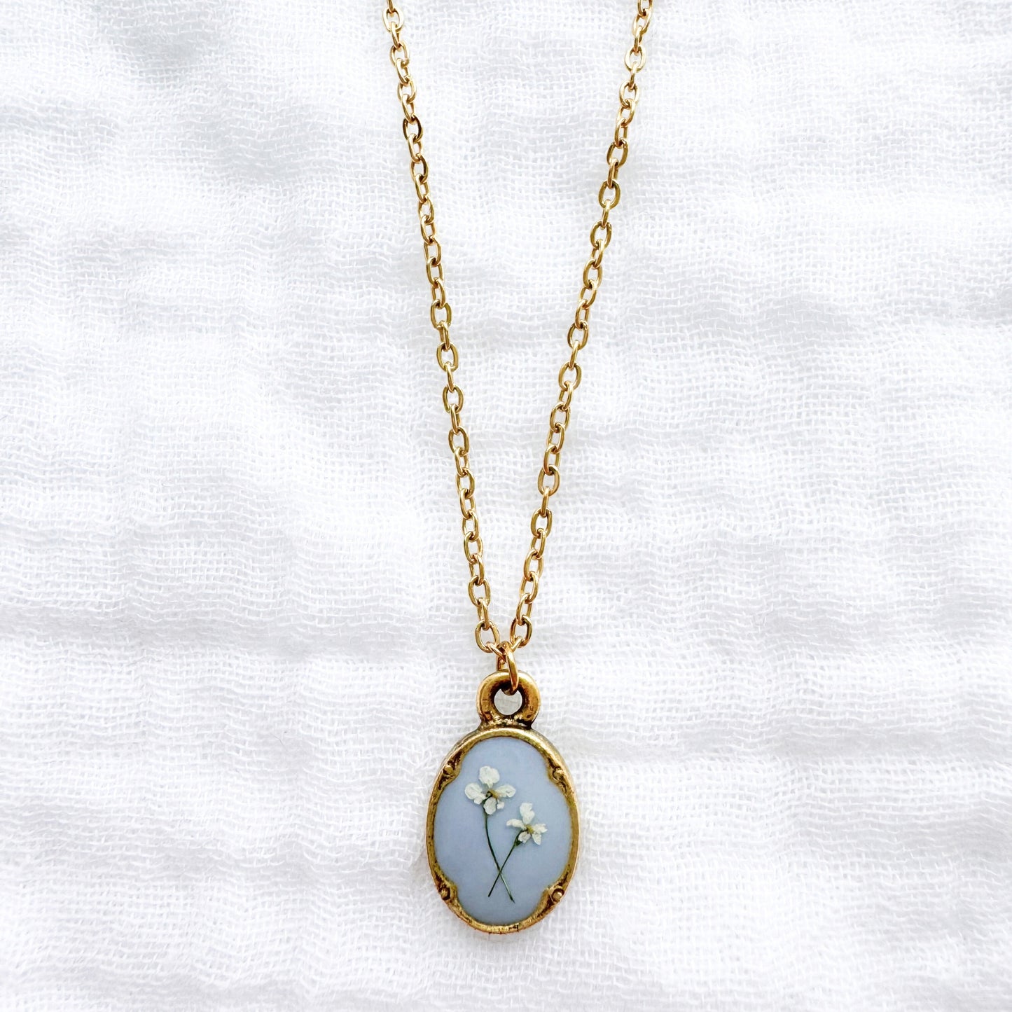Olivia Mini Ornate Pressed Flower Necklace | Gold