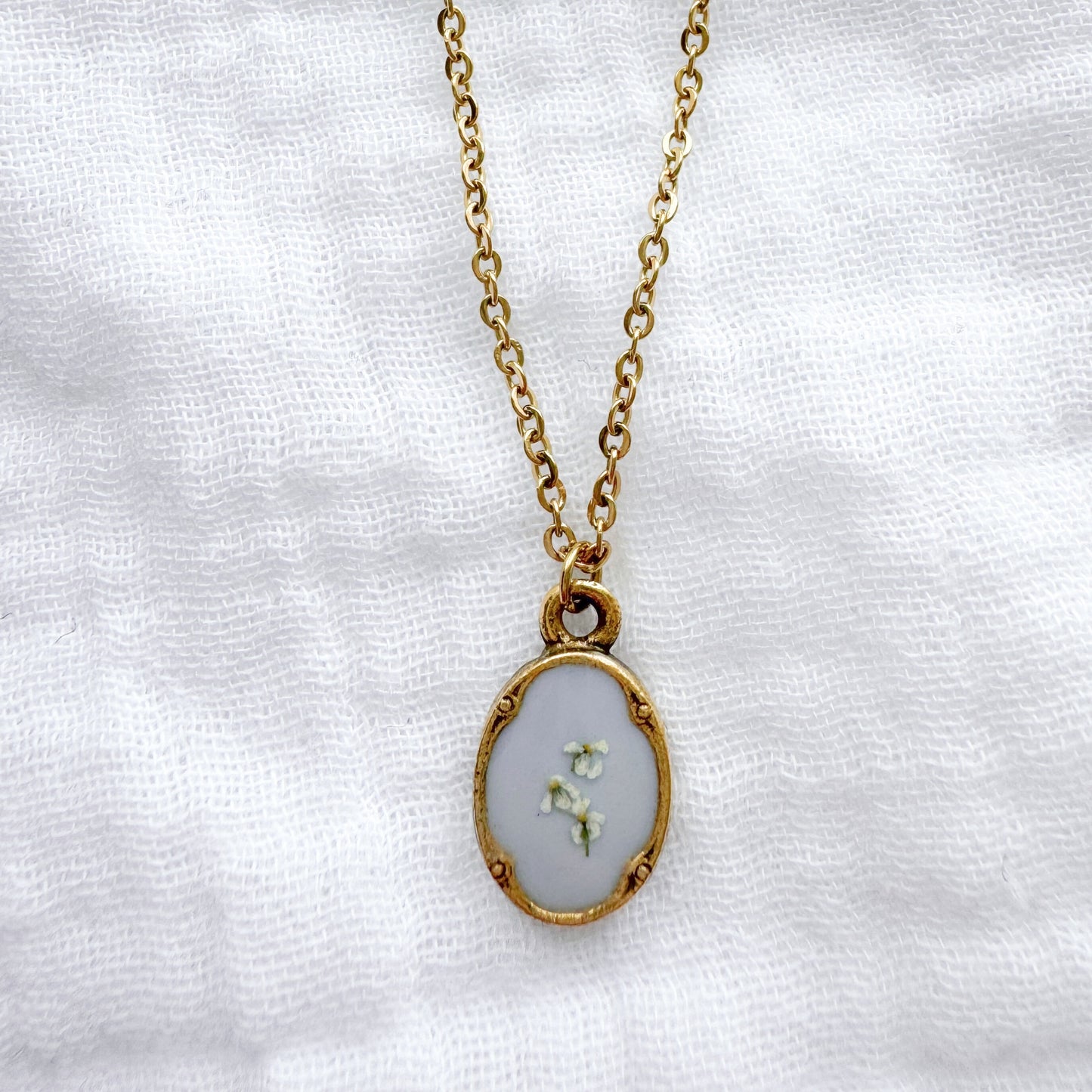 Raechelle Mini Ornate Pressed Flower Necklace | Gold