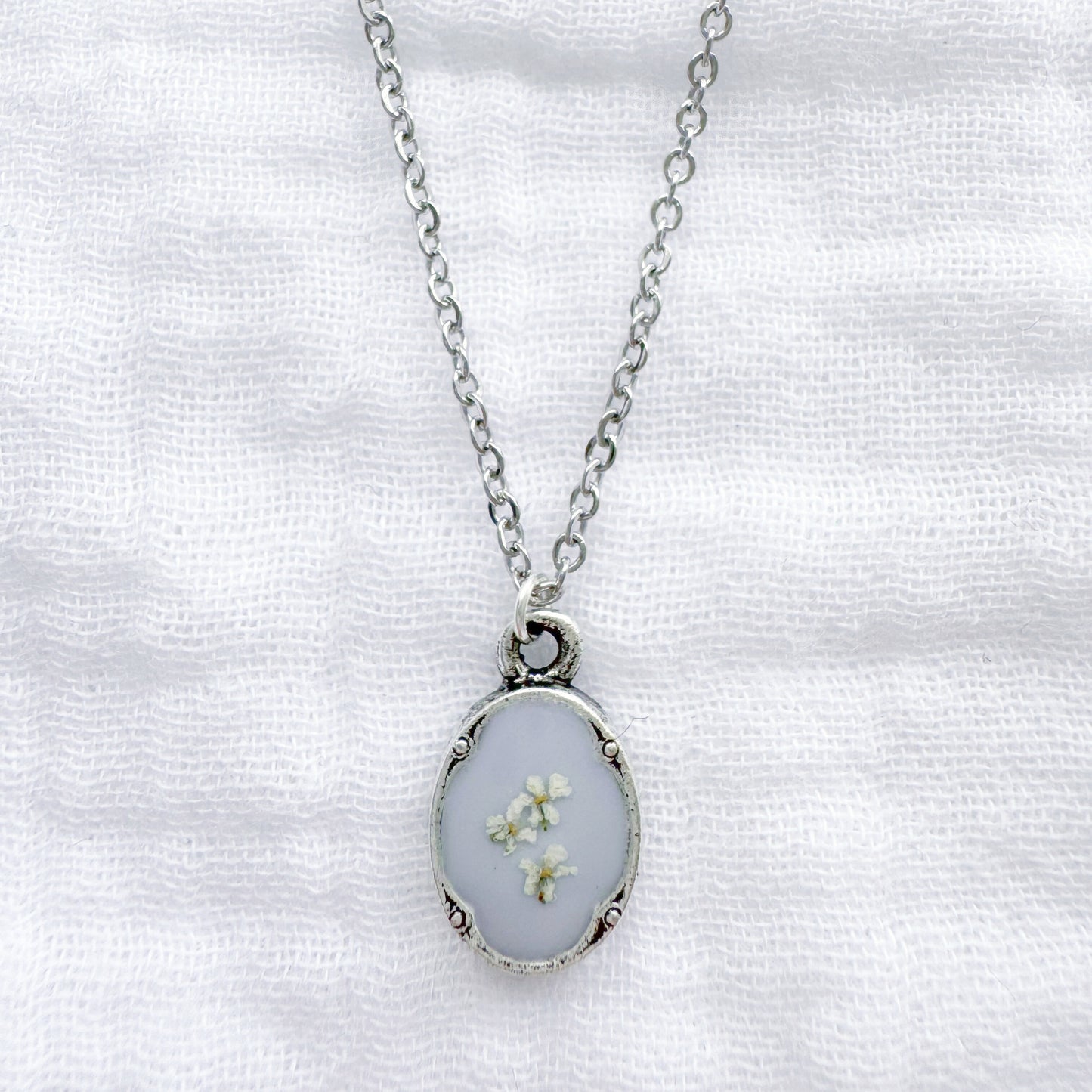 Raechelle Mini Ornate Pressed Flower Necklace | Silver
