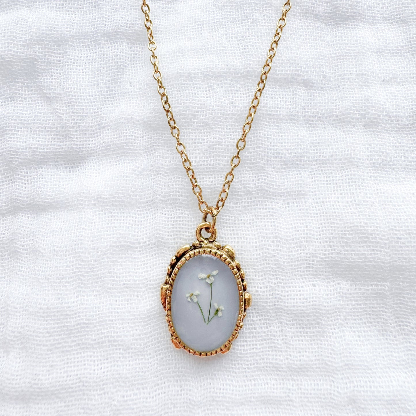 Raechelle Ornate Pressed Flower Necklace | Gold
