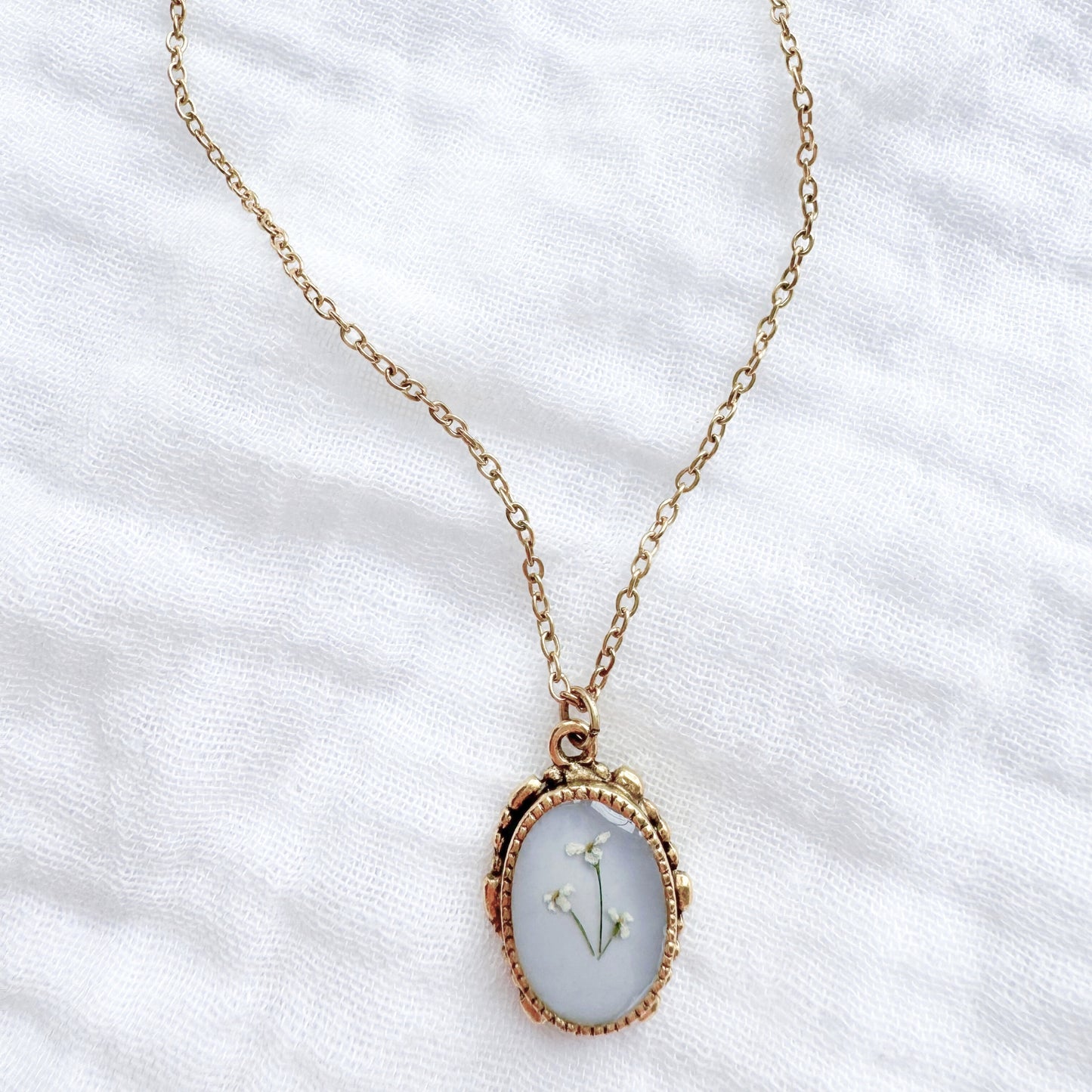 Raechelle Ornate Pressed Flower Necklace | Gold