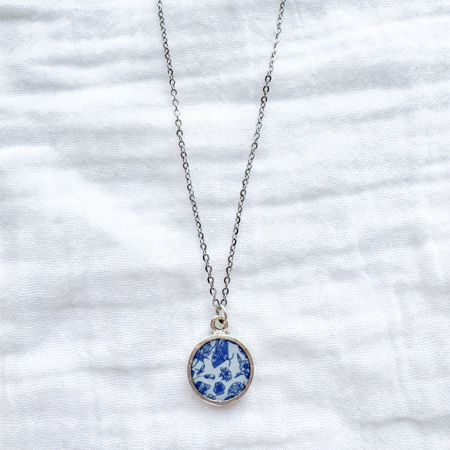 Toile de papillon Coin Necklace | Silver