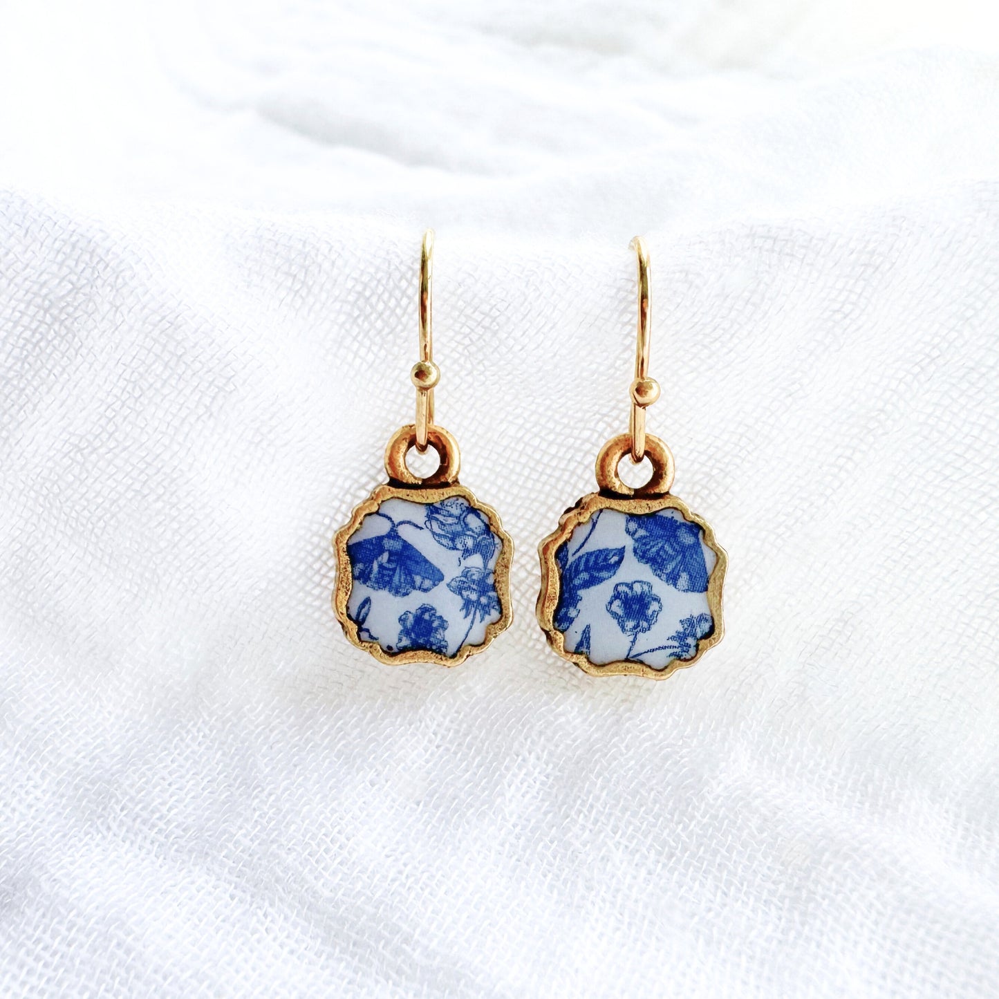 Toile de papillon Drop Earrings | Gold