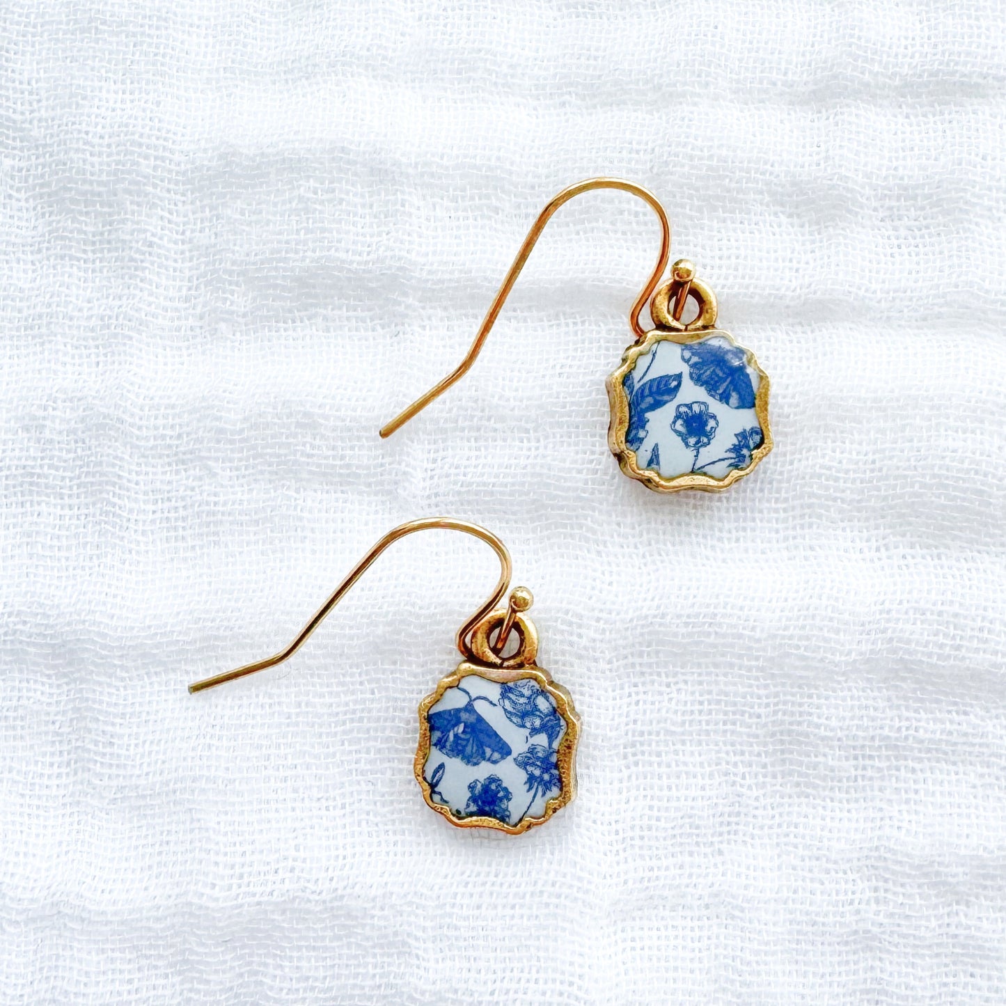 Toile de papillon Drop Earrings | Gold