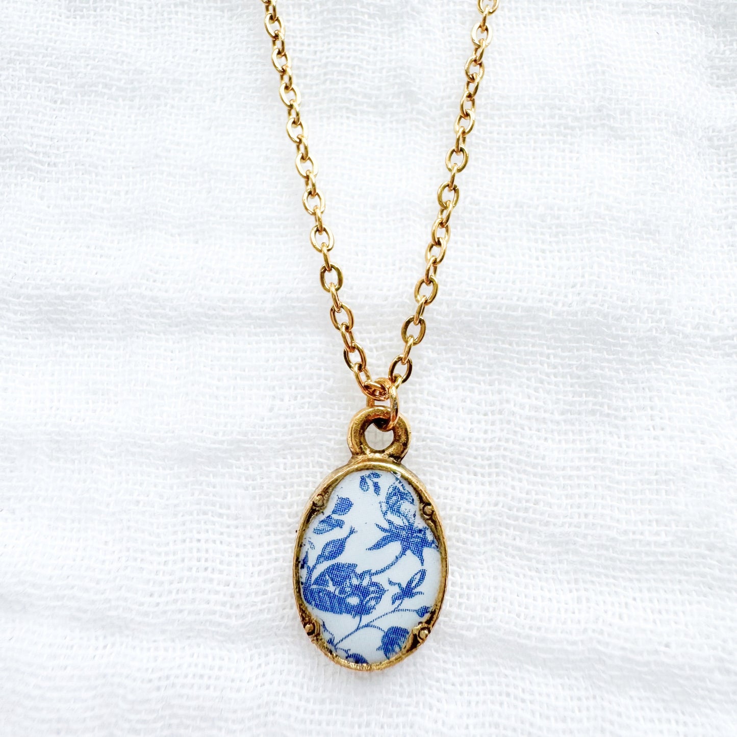 Toile de papillon Mini Ornate Necklace | Gold