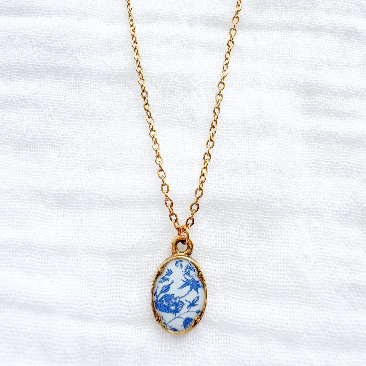 Toile de papillon Mini Ornate Necklace | Gold
