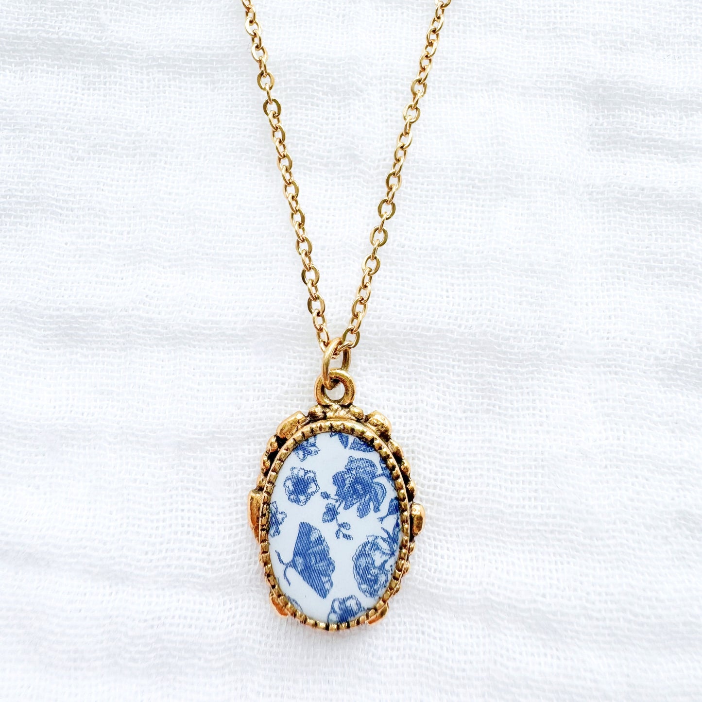 Toile de papillon Ornate Necklace | Gold