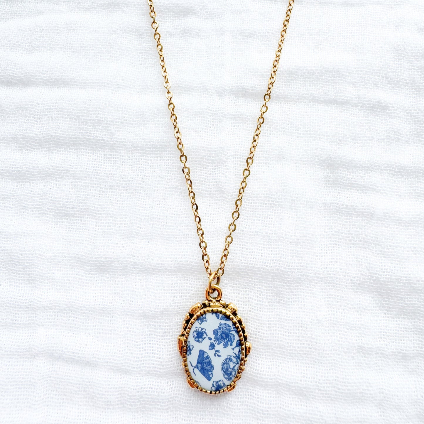 Toile de papillon Ornate Necklace | Gold