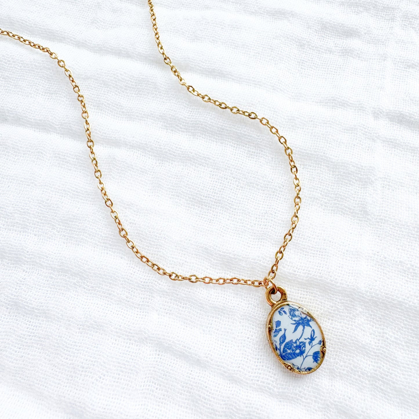 Toile de papillon Mini Ornate Necklace | Gold